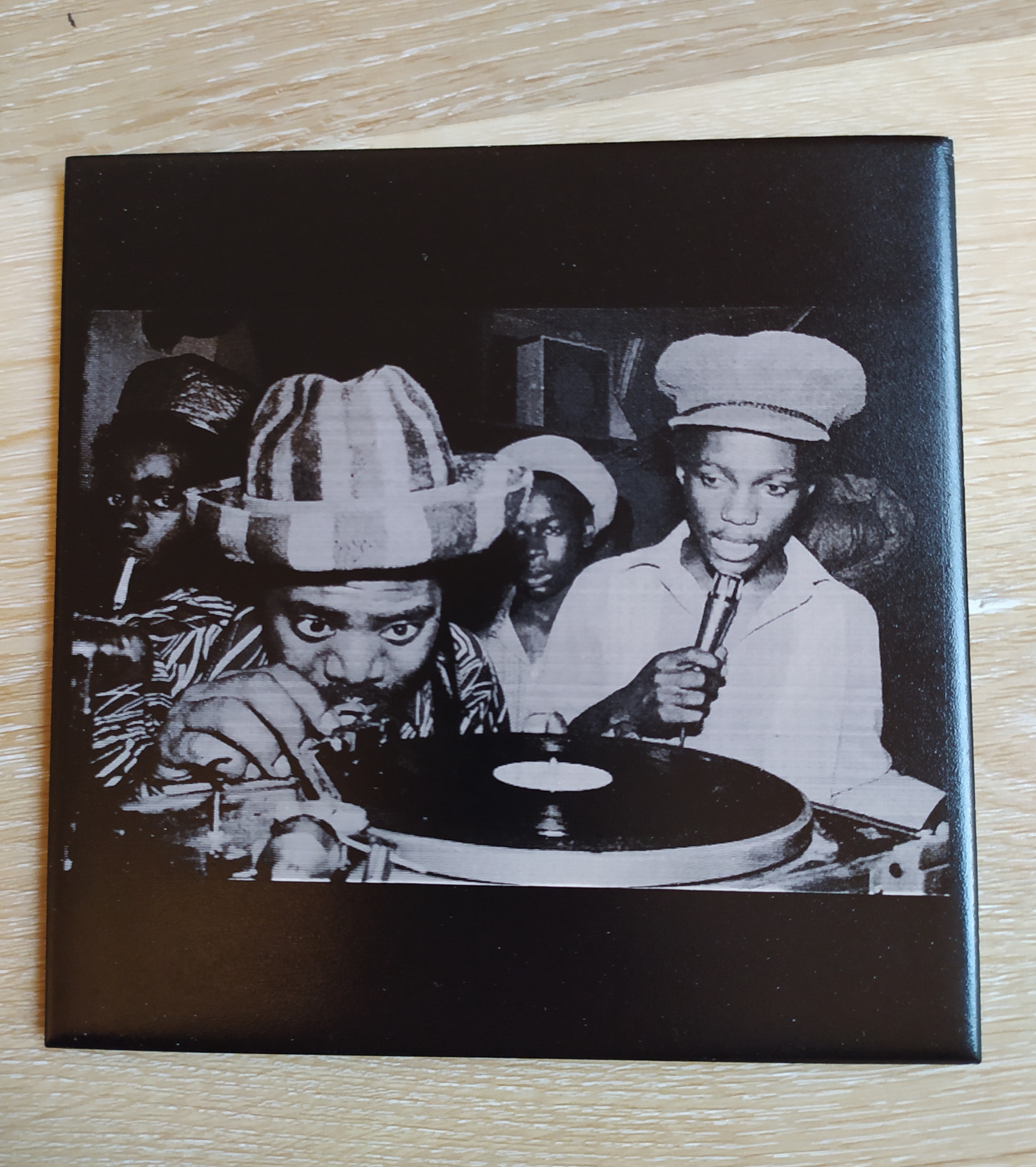 photo gravée sur carrelage 15*15cm (avec support)