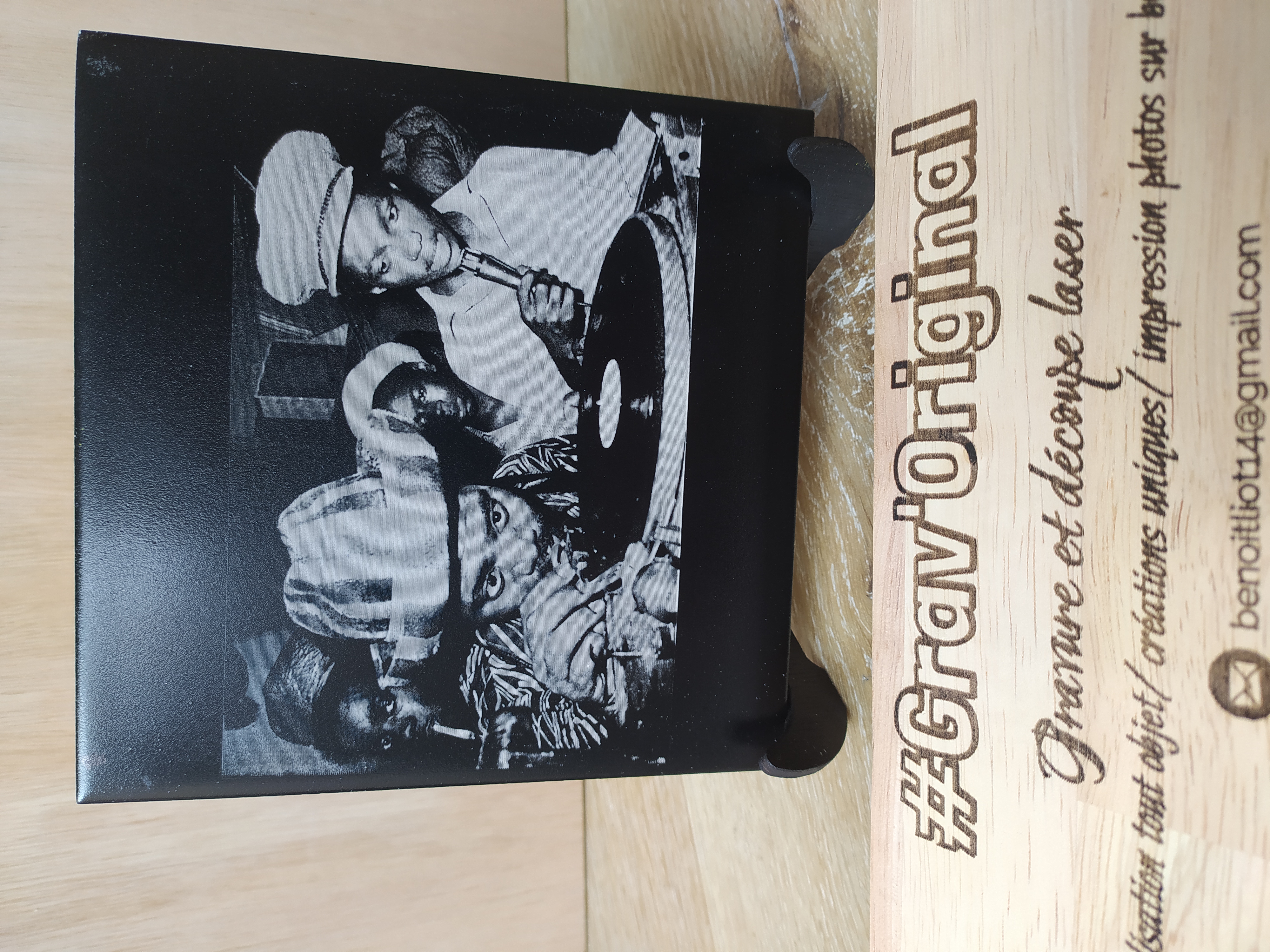 photo gravée sur carrelage 15*15cm (avec support)