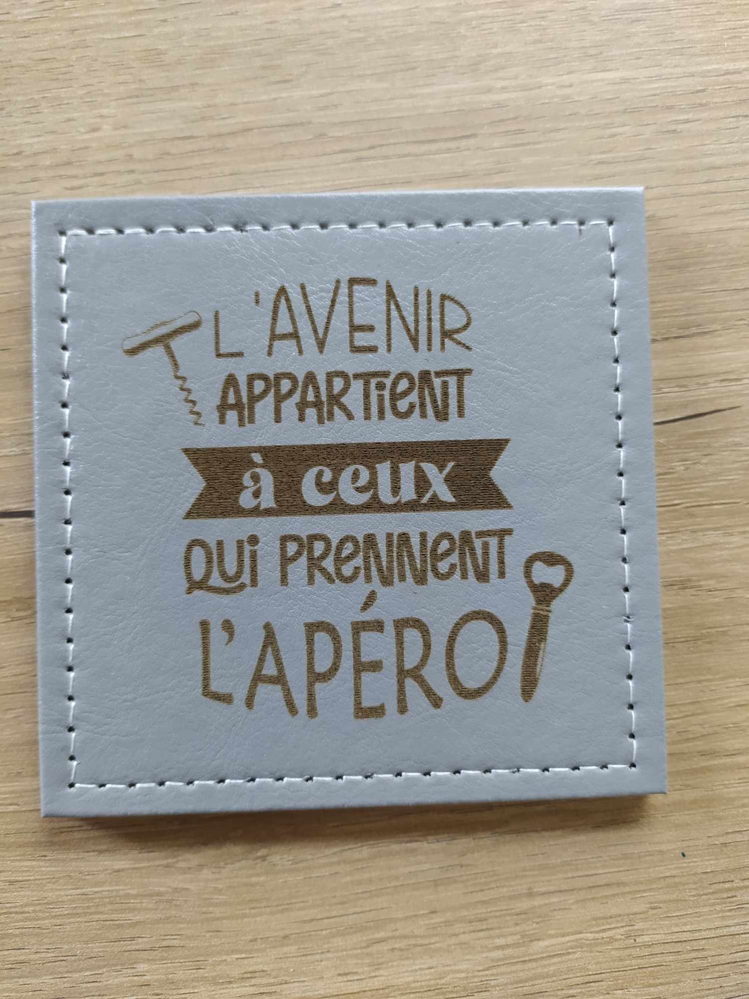 dessous de verre en cuir ou liège à graver