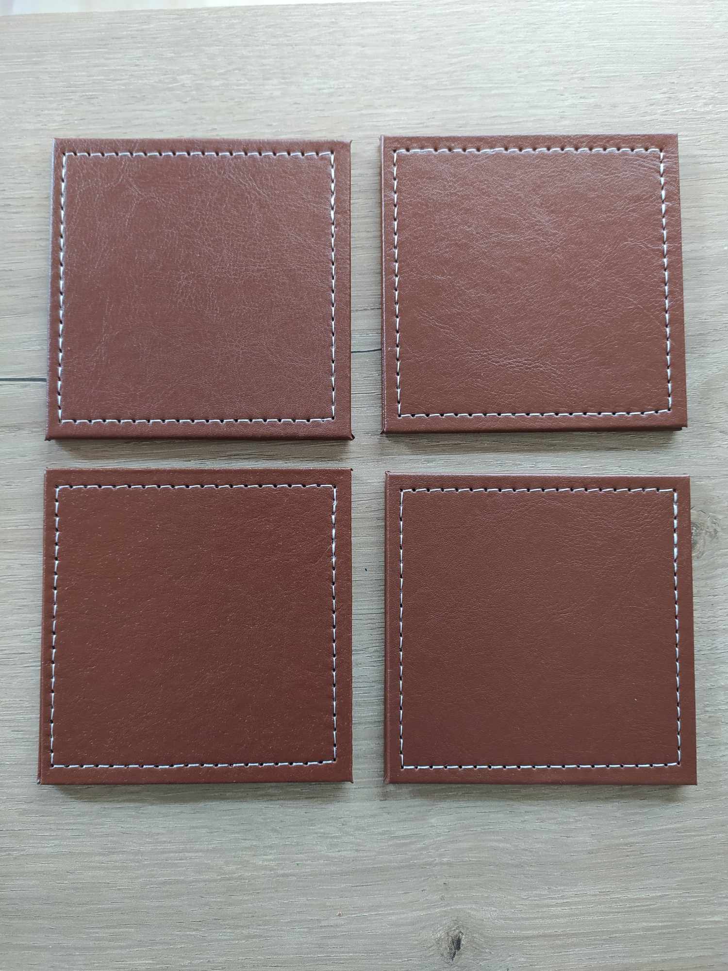 dessous de verre en cuir ou liège à graver