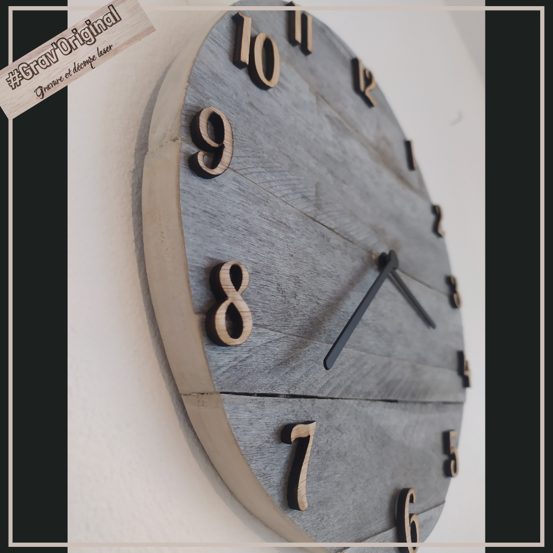 Horloge en bois de palette
