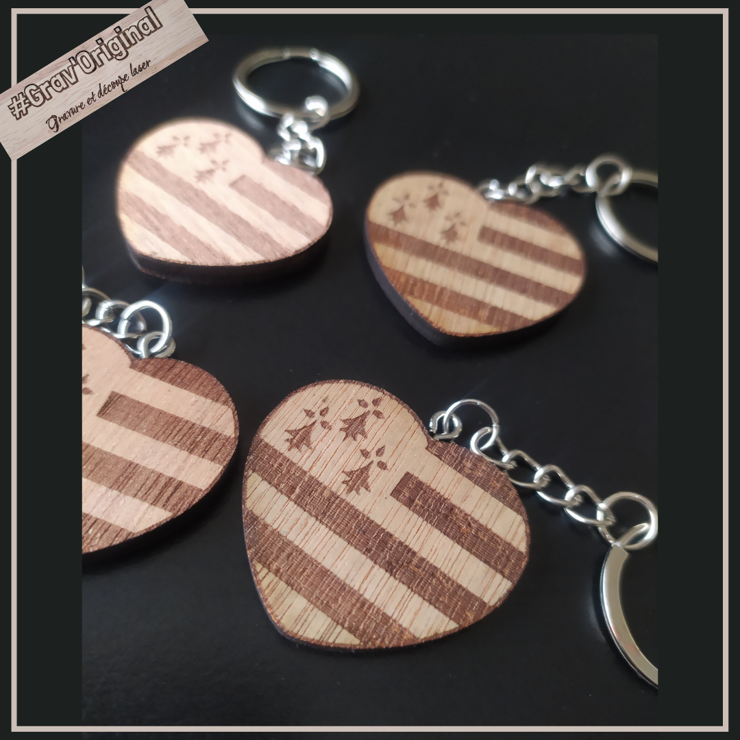 Porte clés en bois "coeur de bretagne" fait à la main en Loire atlantique