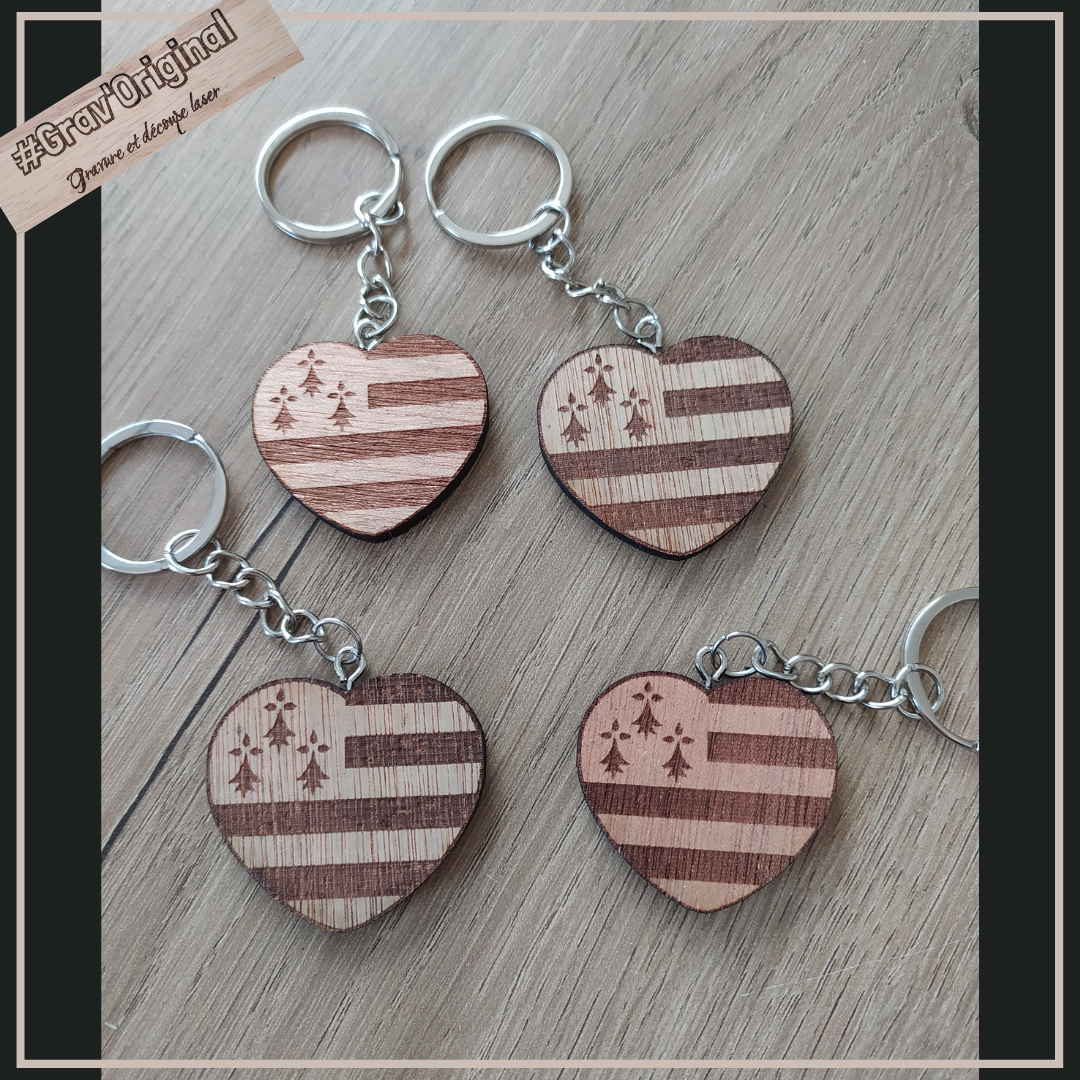 Porte clés en bois "coeur de bretagne" fait à la main en Loire atlantique