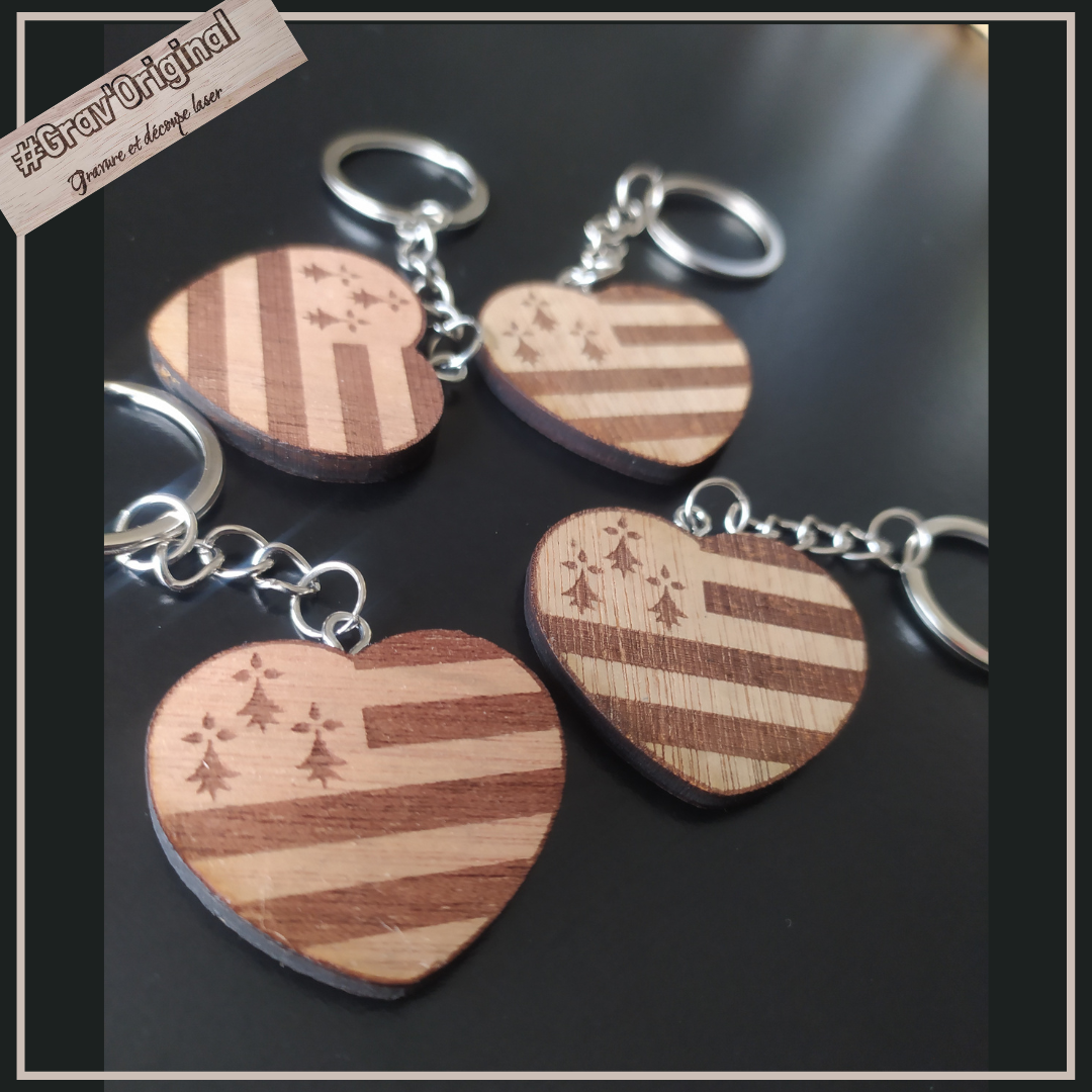 Porte clés en bois "coeur de bretagne" fait à la main en Loire atlantique