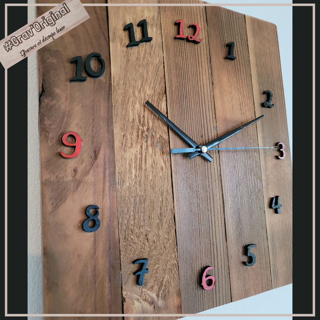 Horloge en bois - modèle unique