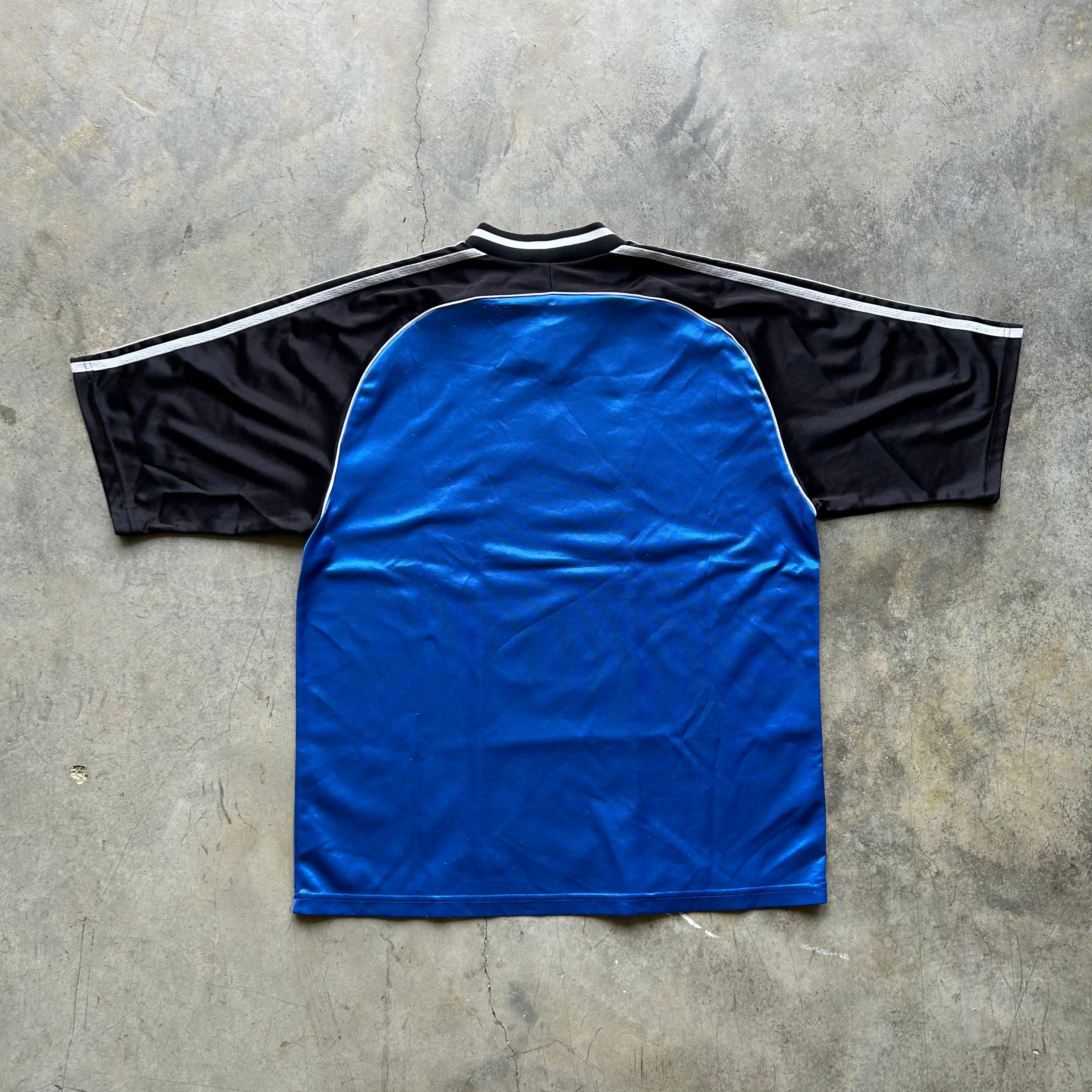 Adidas Tee (L)