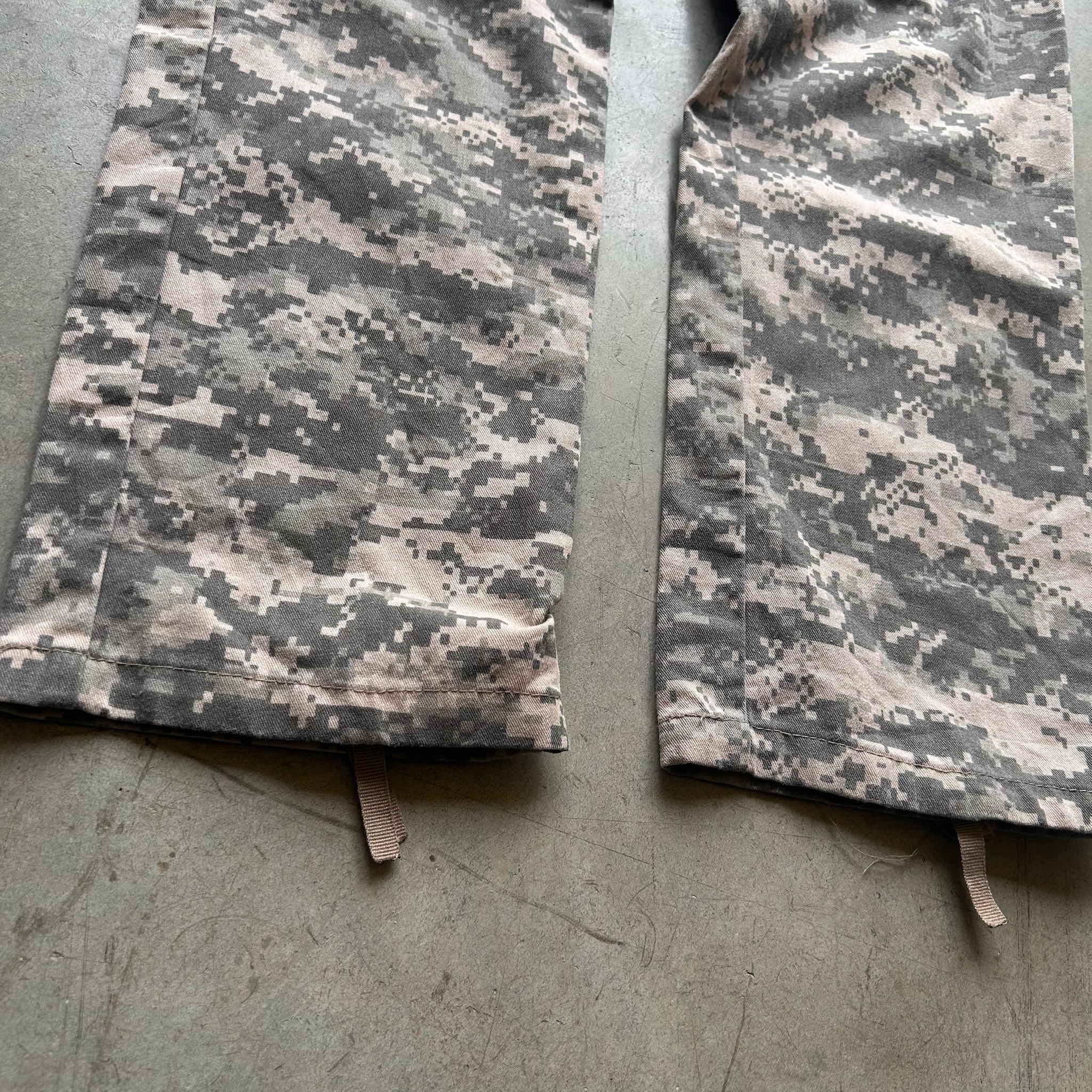 Vintage Military Cargo Pants (W28/32 - Adjustable Waist)