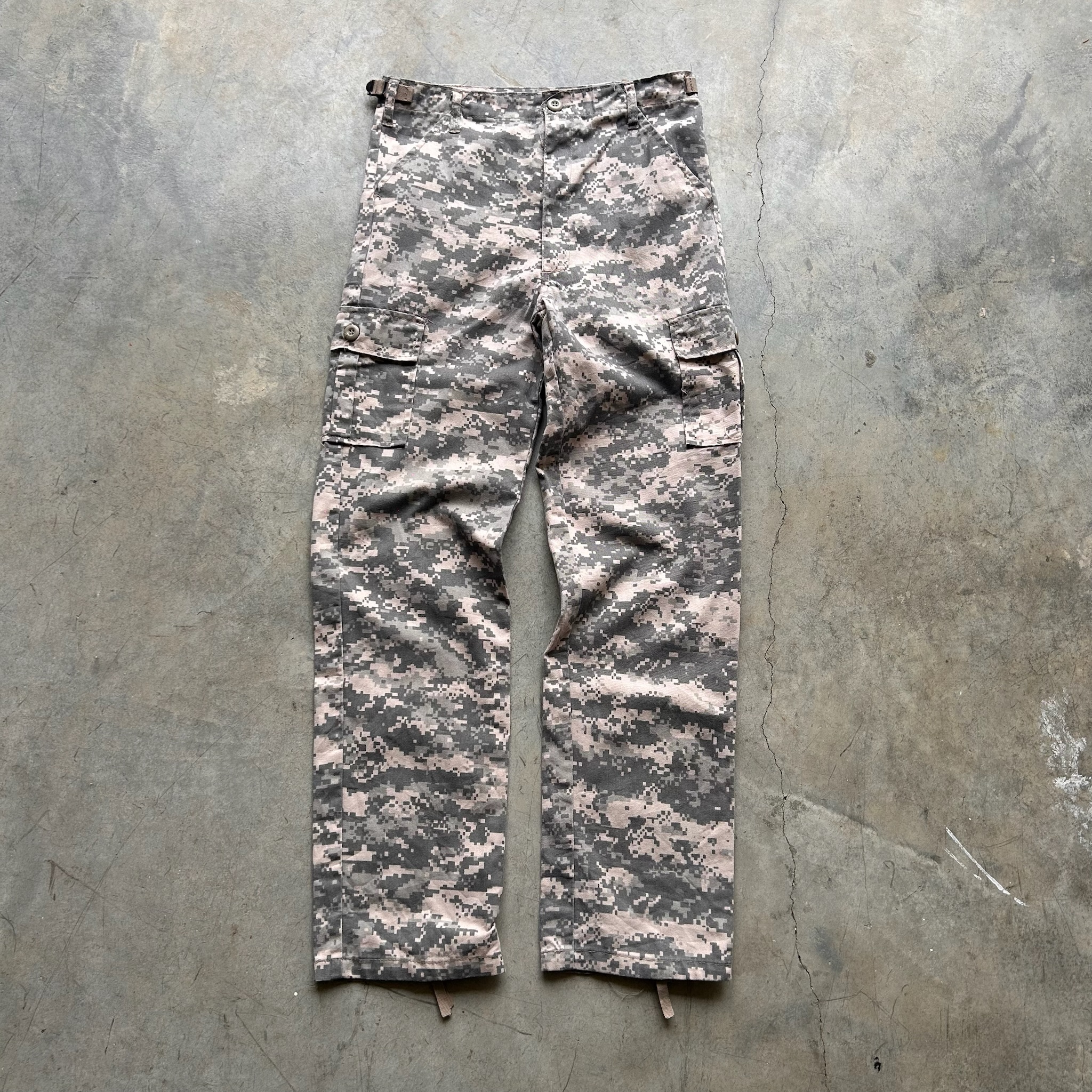 Vintage Military Cargo Pants (W28/32 - Adjustable Waist)