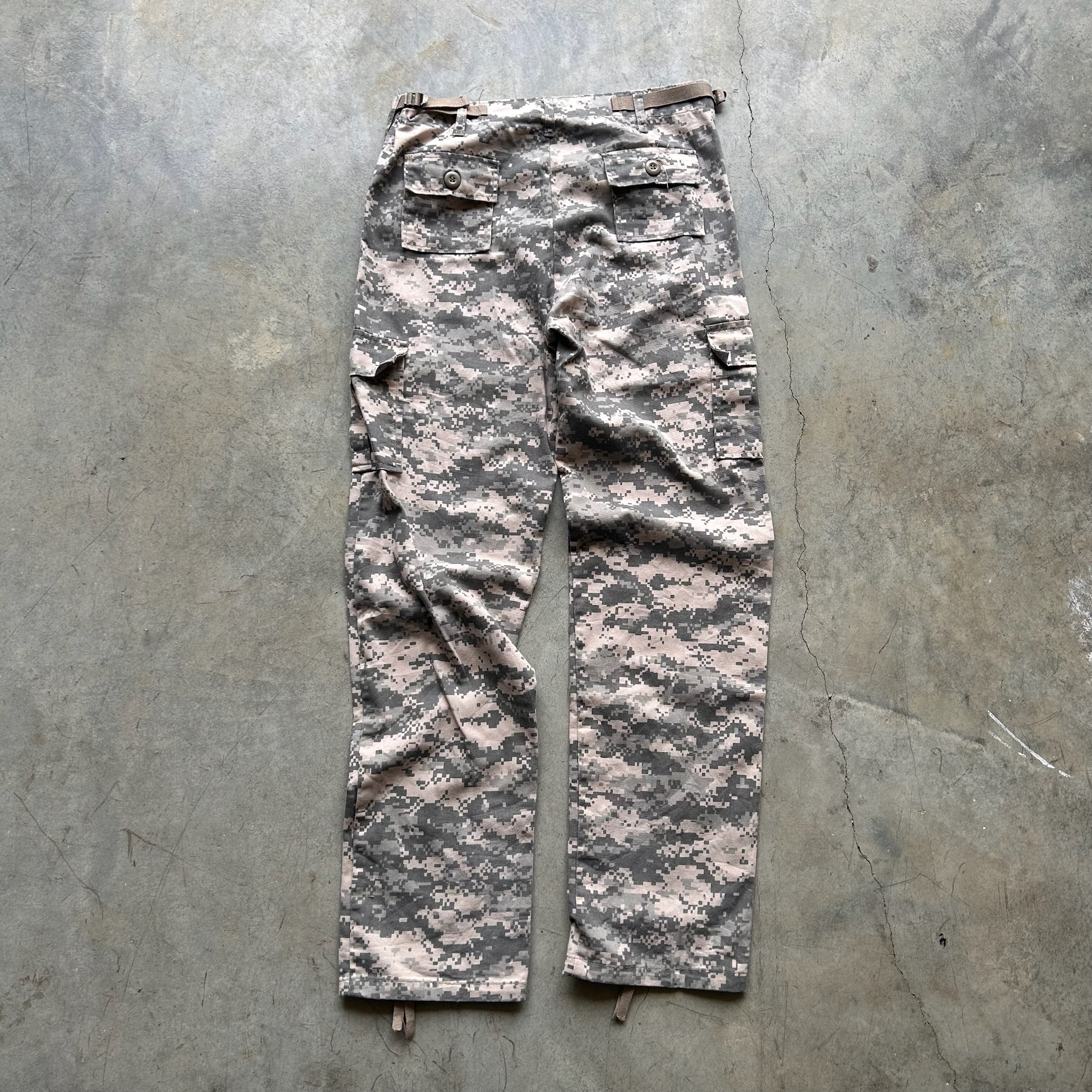 Vintage Military Cargo Pants (W28/32 - Adjustable Waist)
