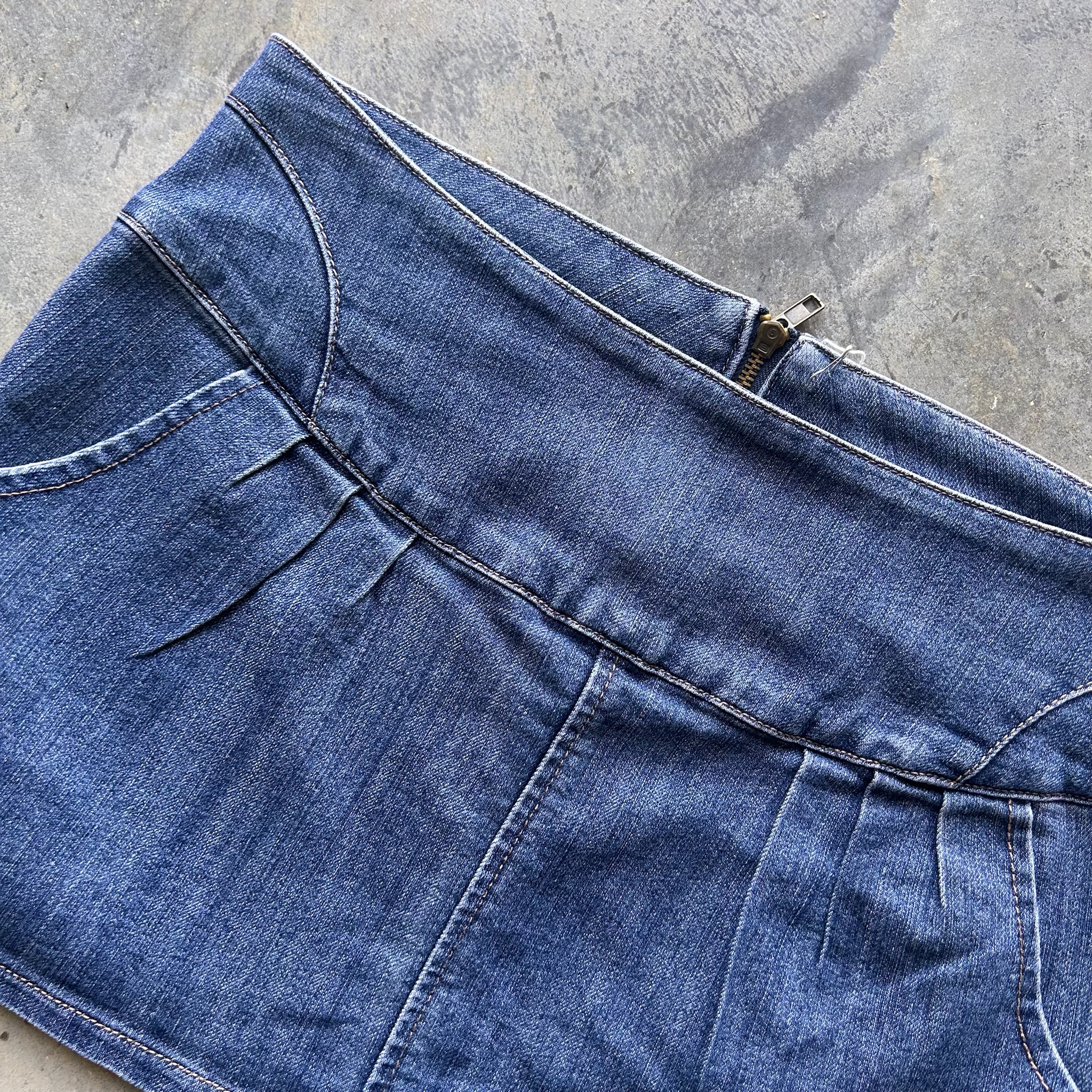 Vintage Skirt (W32)