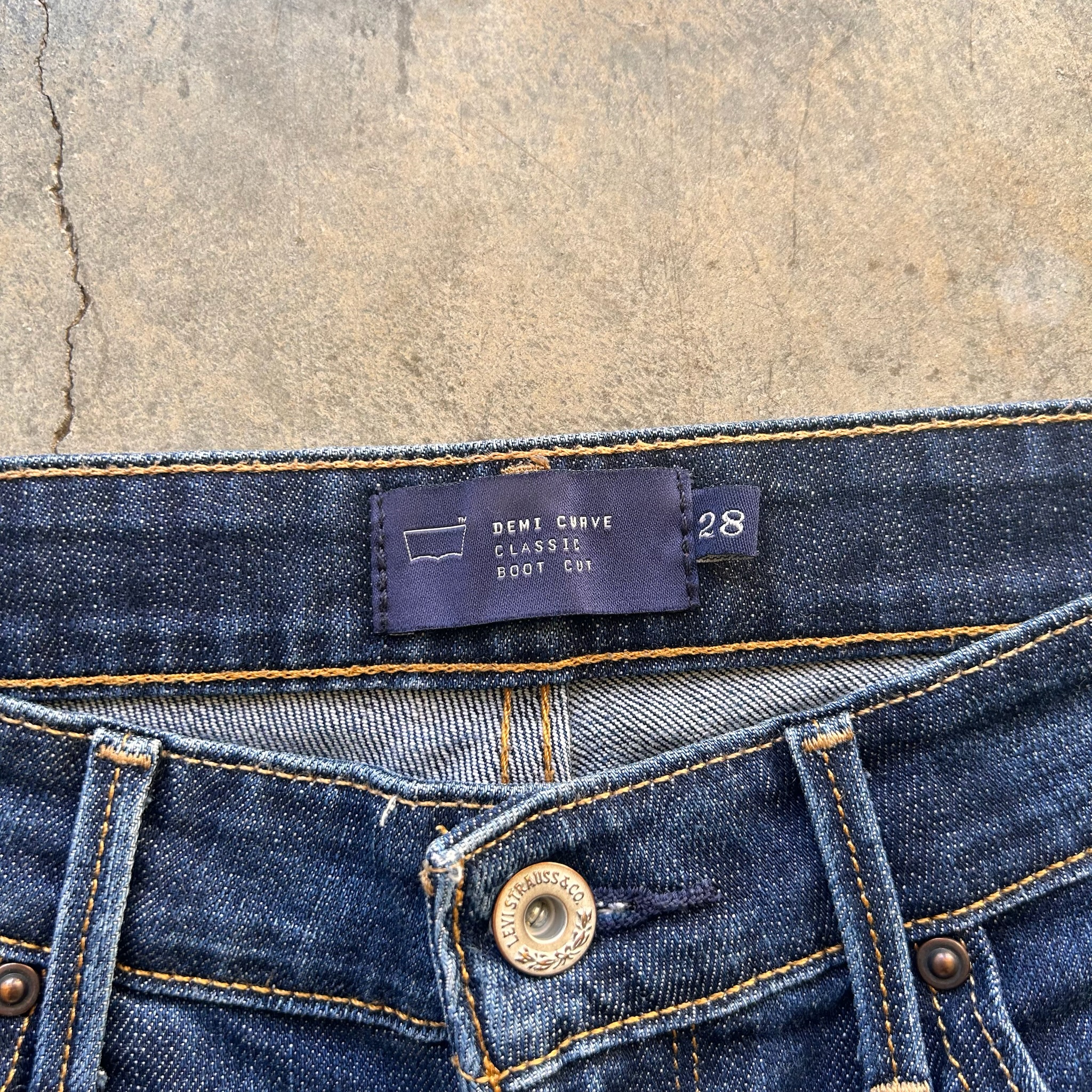 Levi's Bootcut (W28)