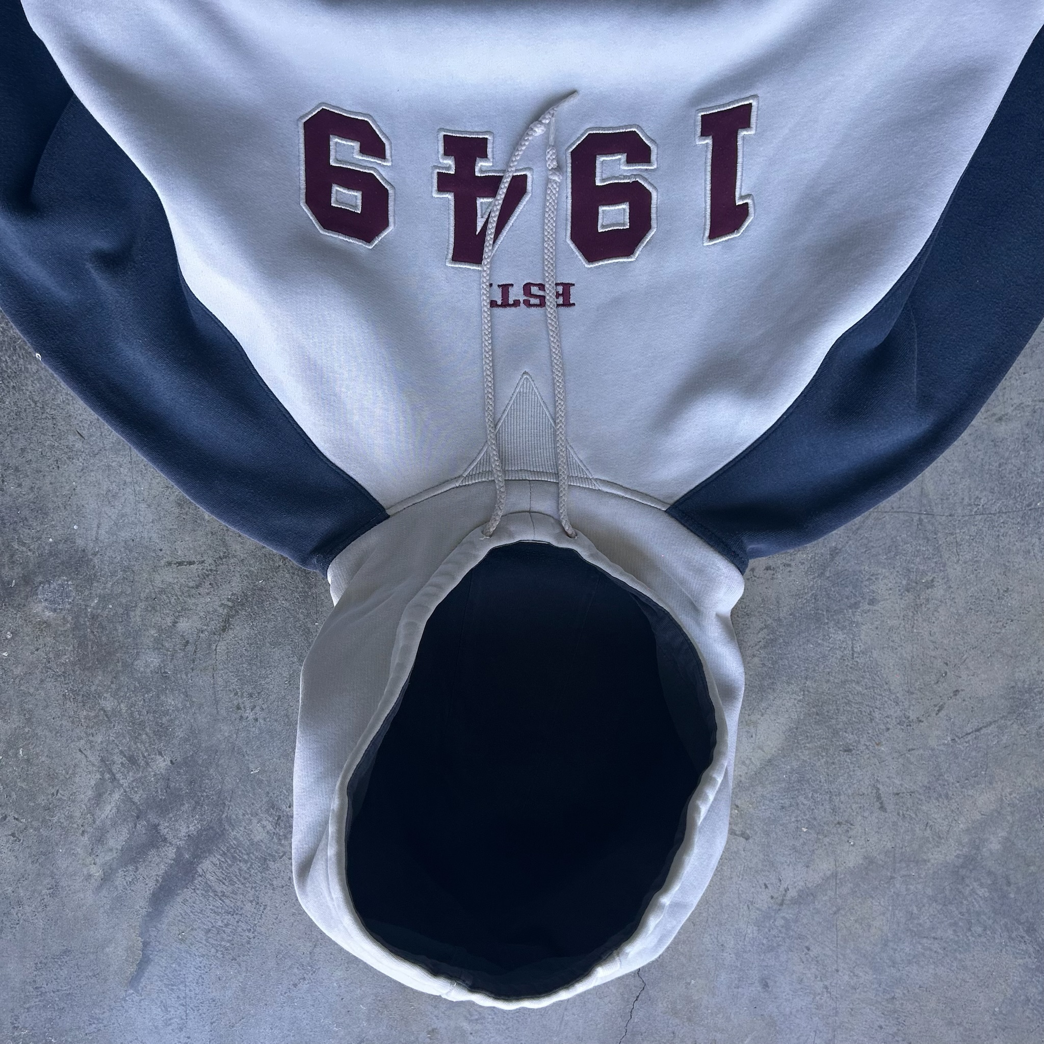 Adidas Boxy Hoodie (M)