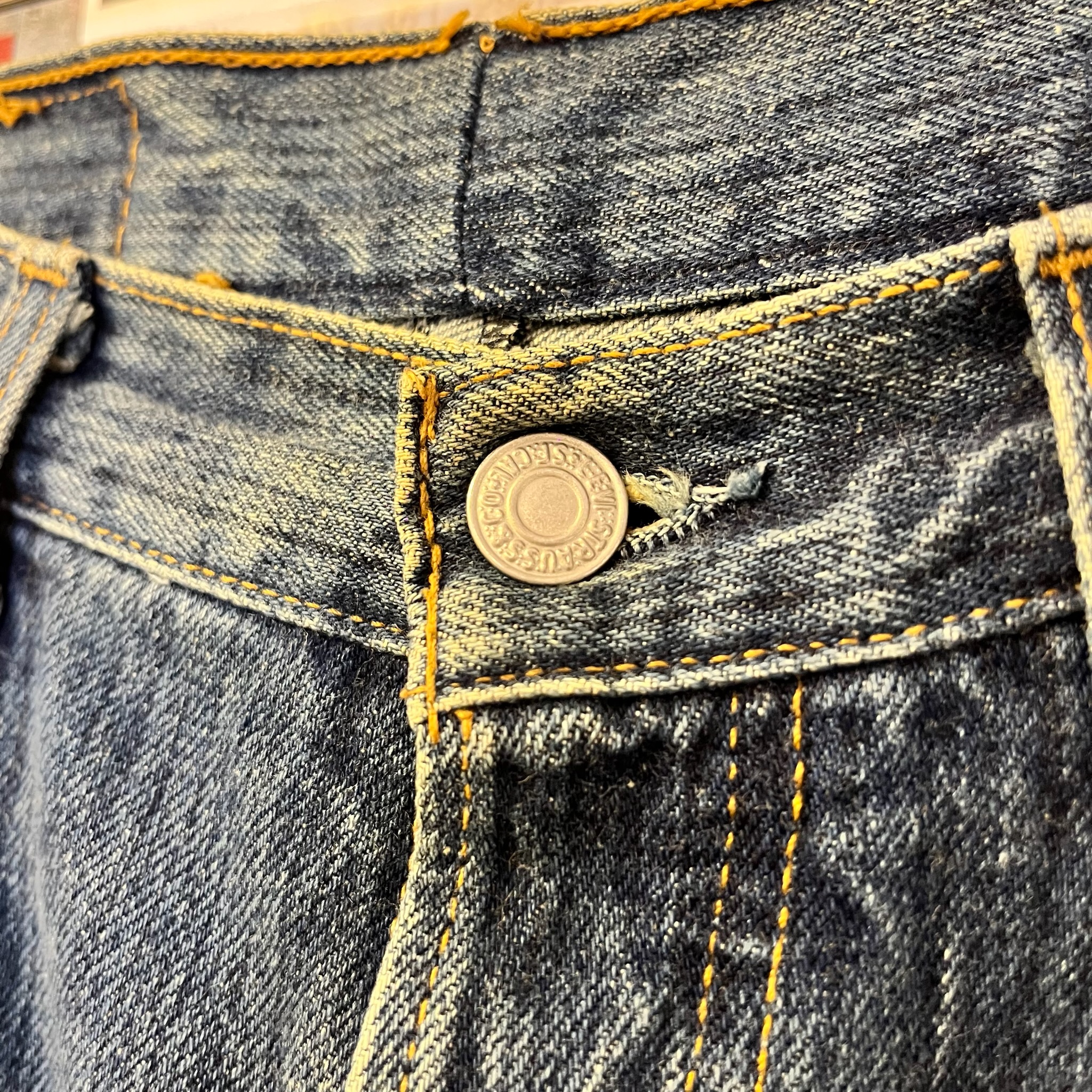 Vintage Levi's 501 made in France (W33)