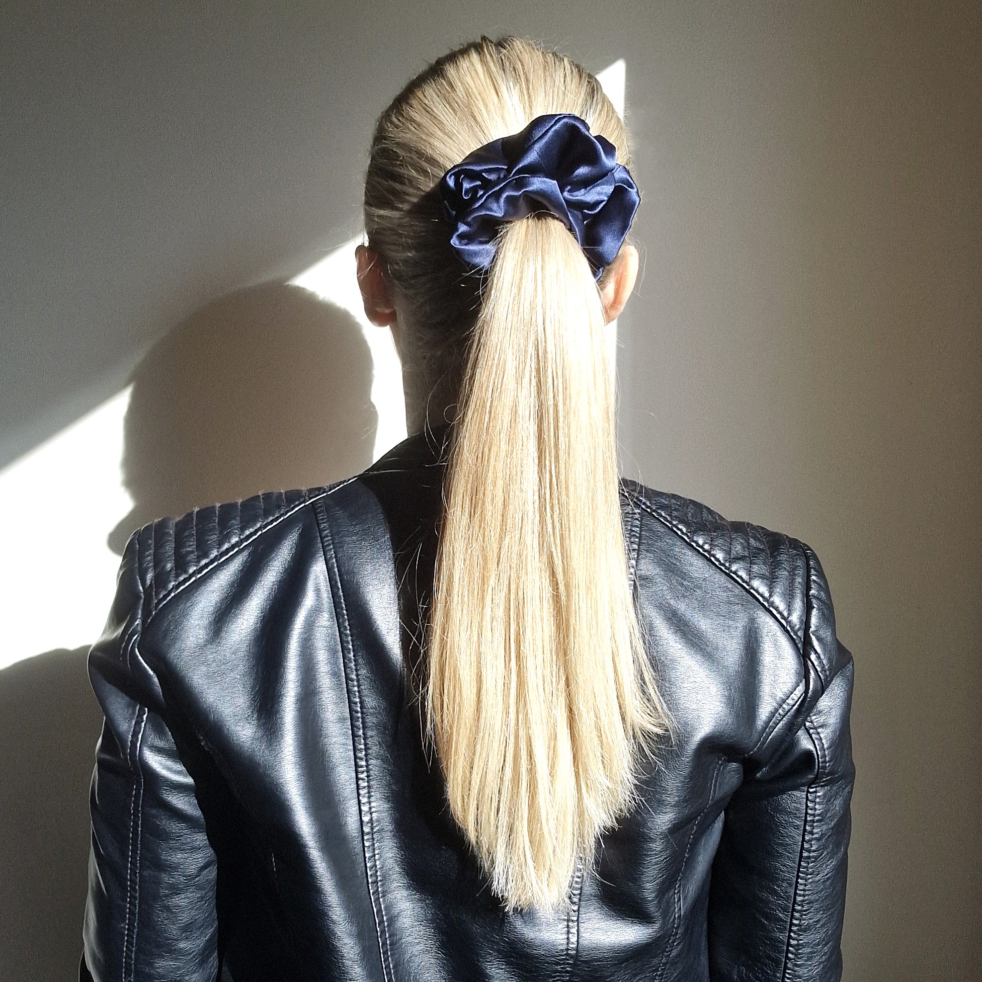 Tamsi mėlyna gumytė