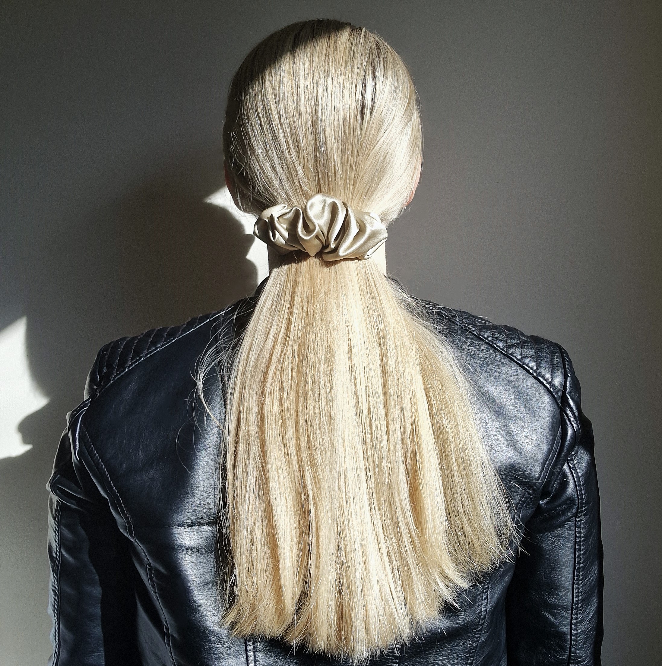 Šviesus chaki segtukas