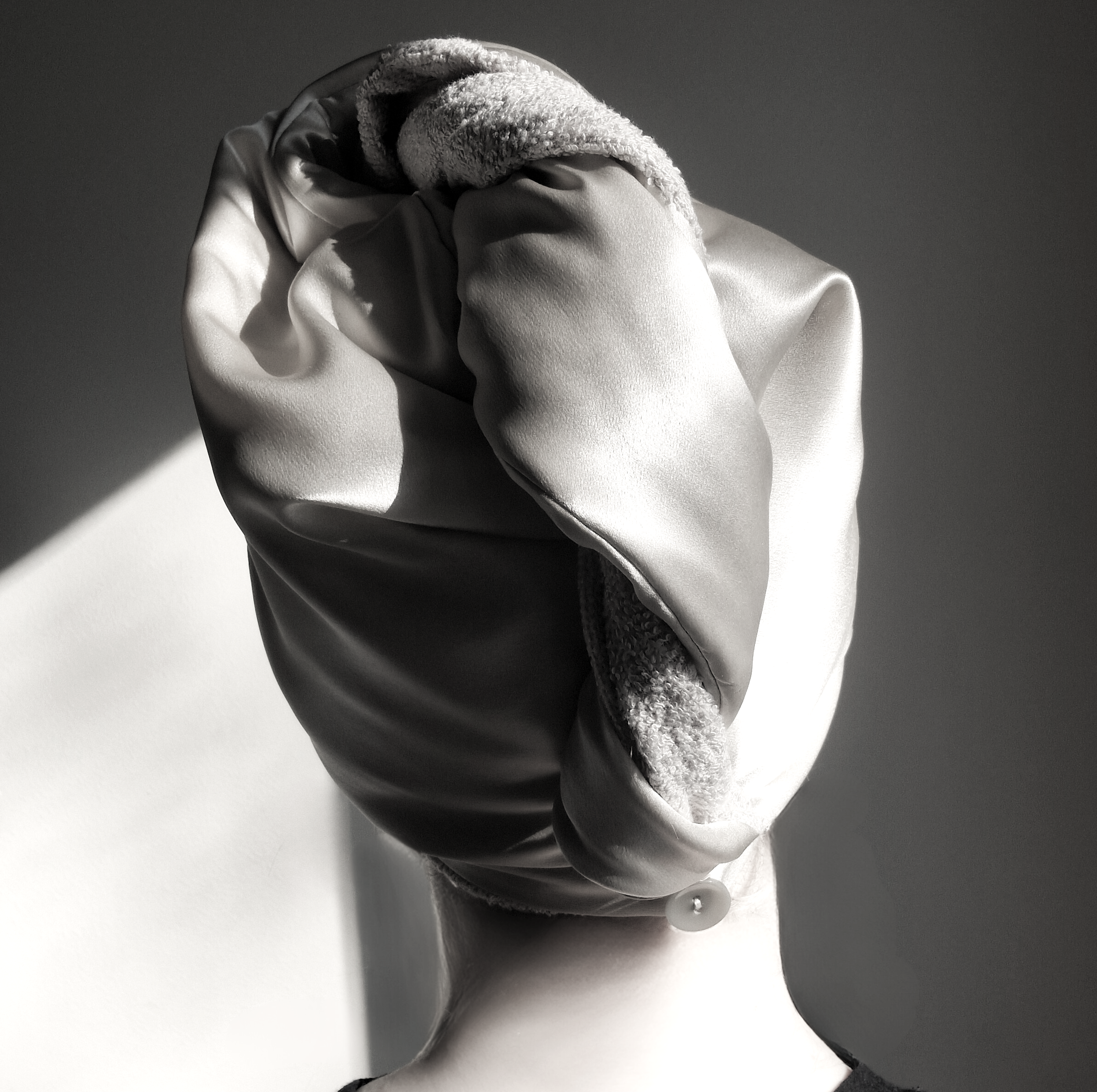 Smėlio pilkas dvipusis plaukų rankšluostis