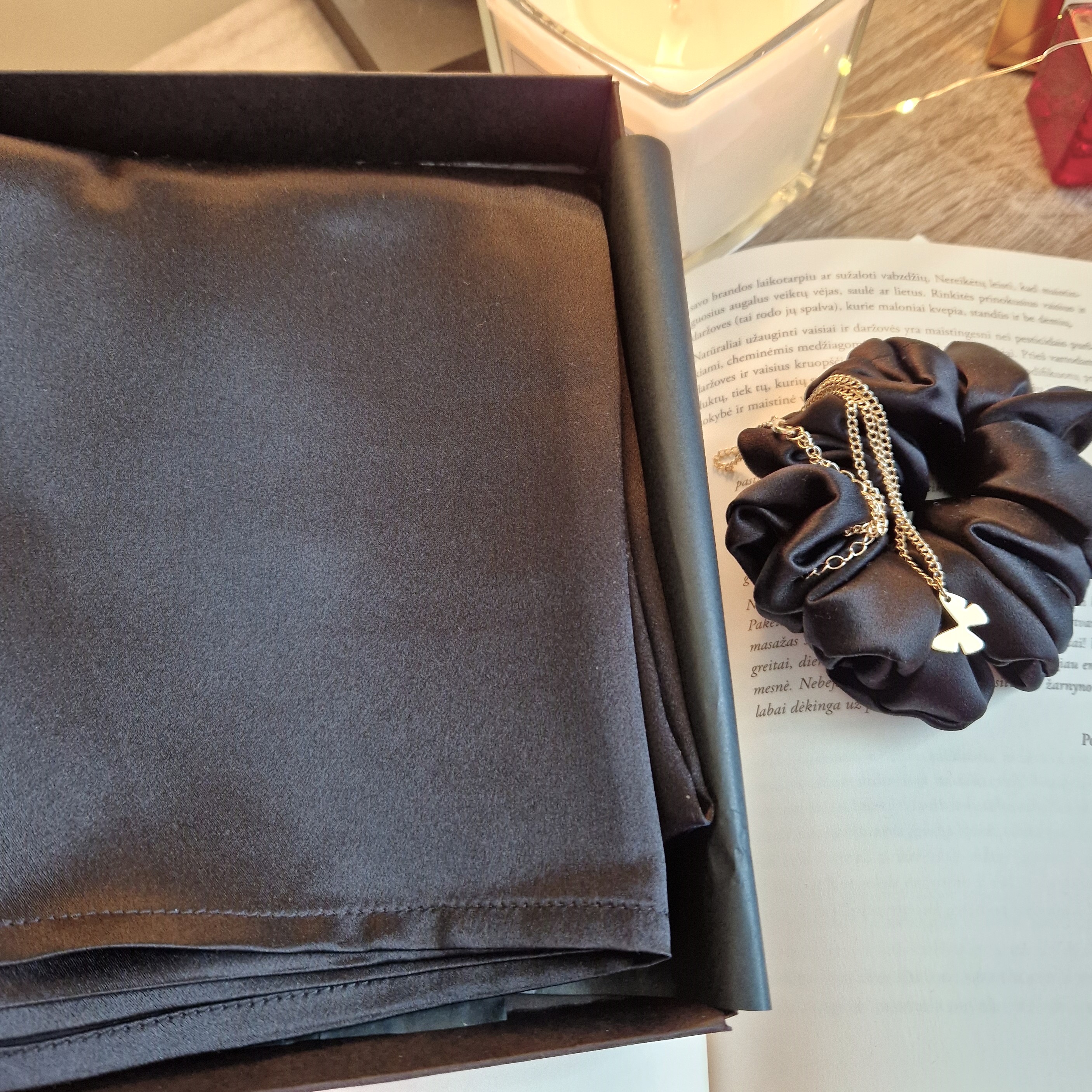 Juodas pagalvės užvalkalas