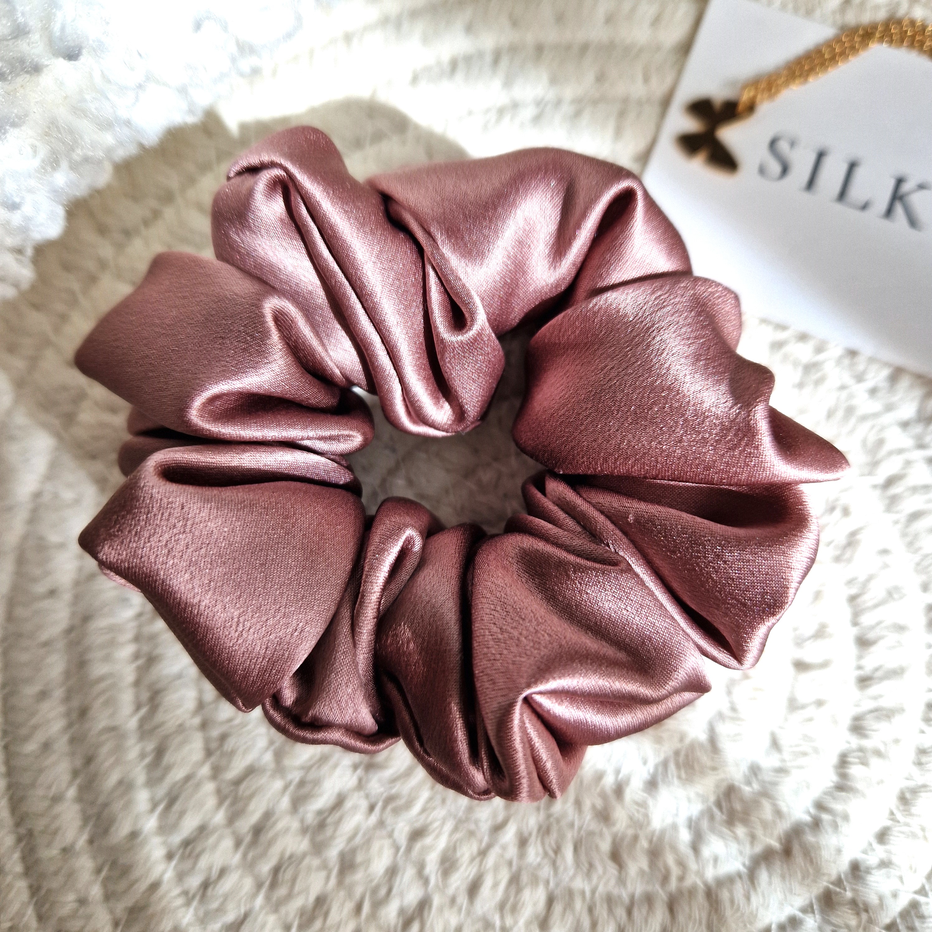 Pelenų rožinė plaukų gumytė