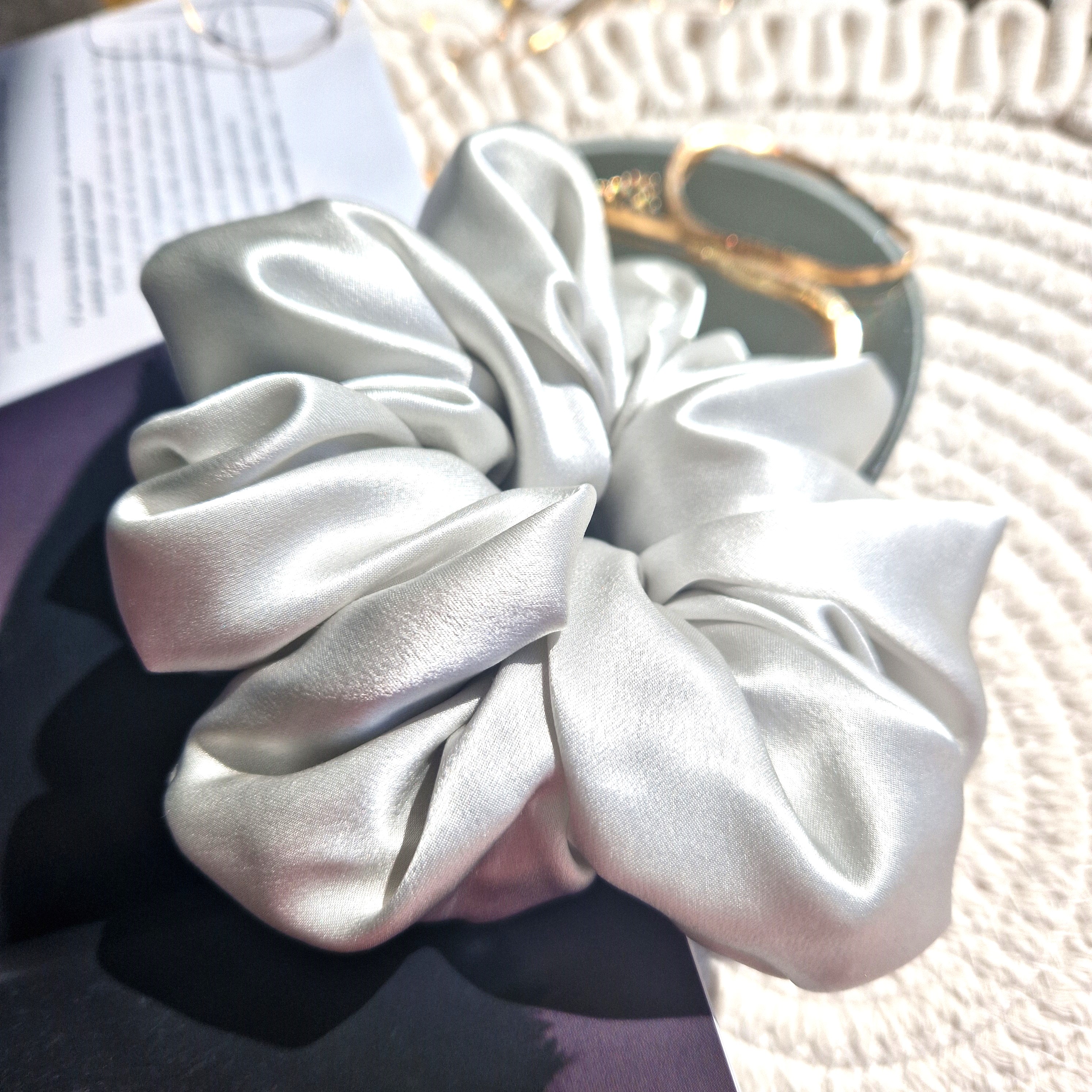 Šviesiai pilka gumytė