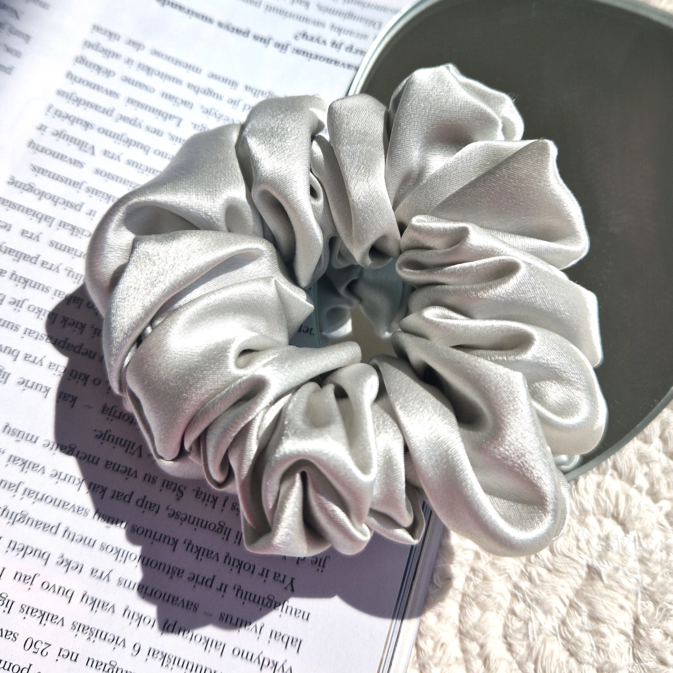 Šviesiai pilka gumytė