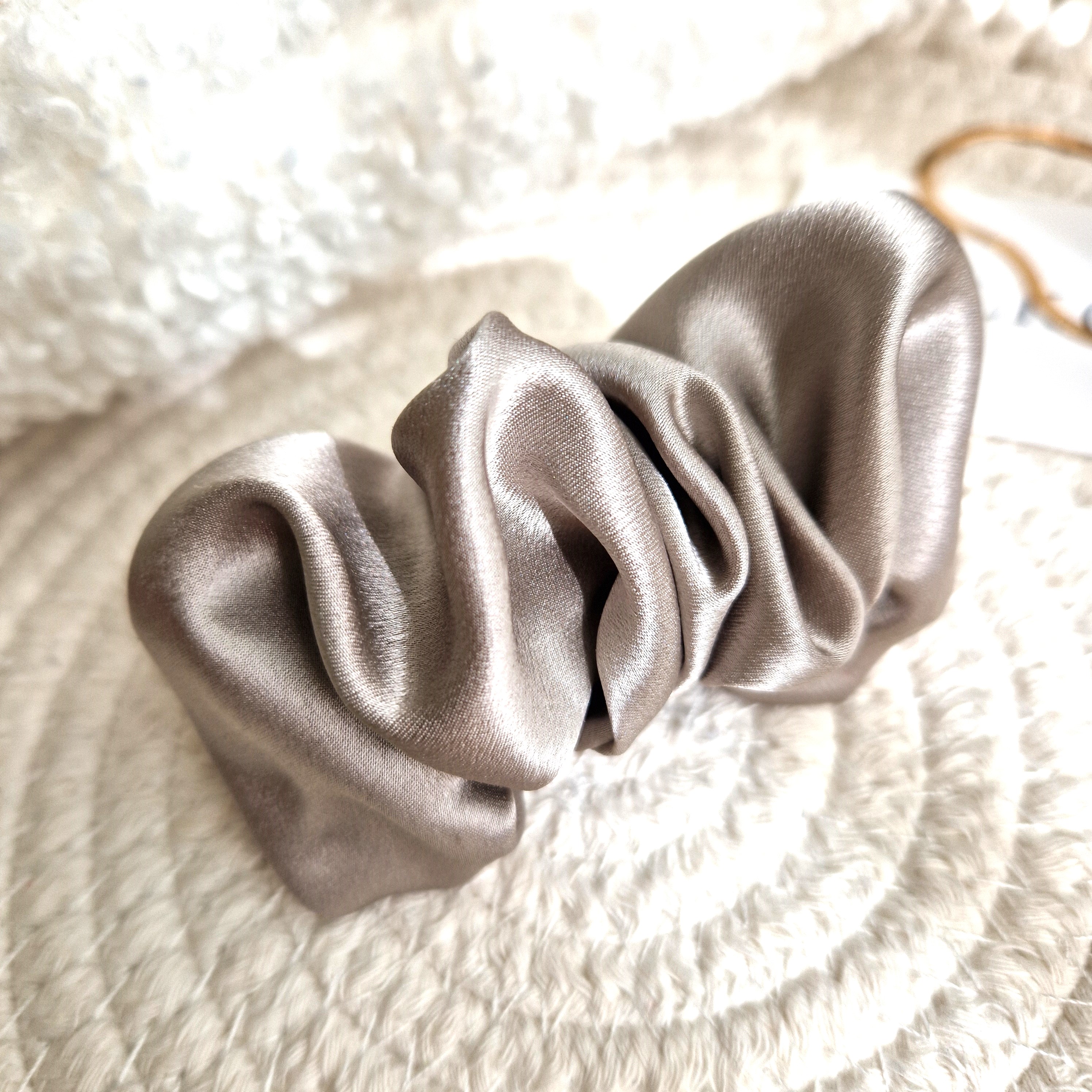 Smėlio pilkas segtukas