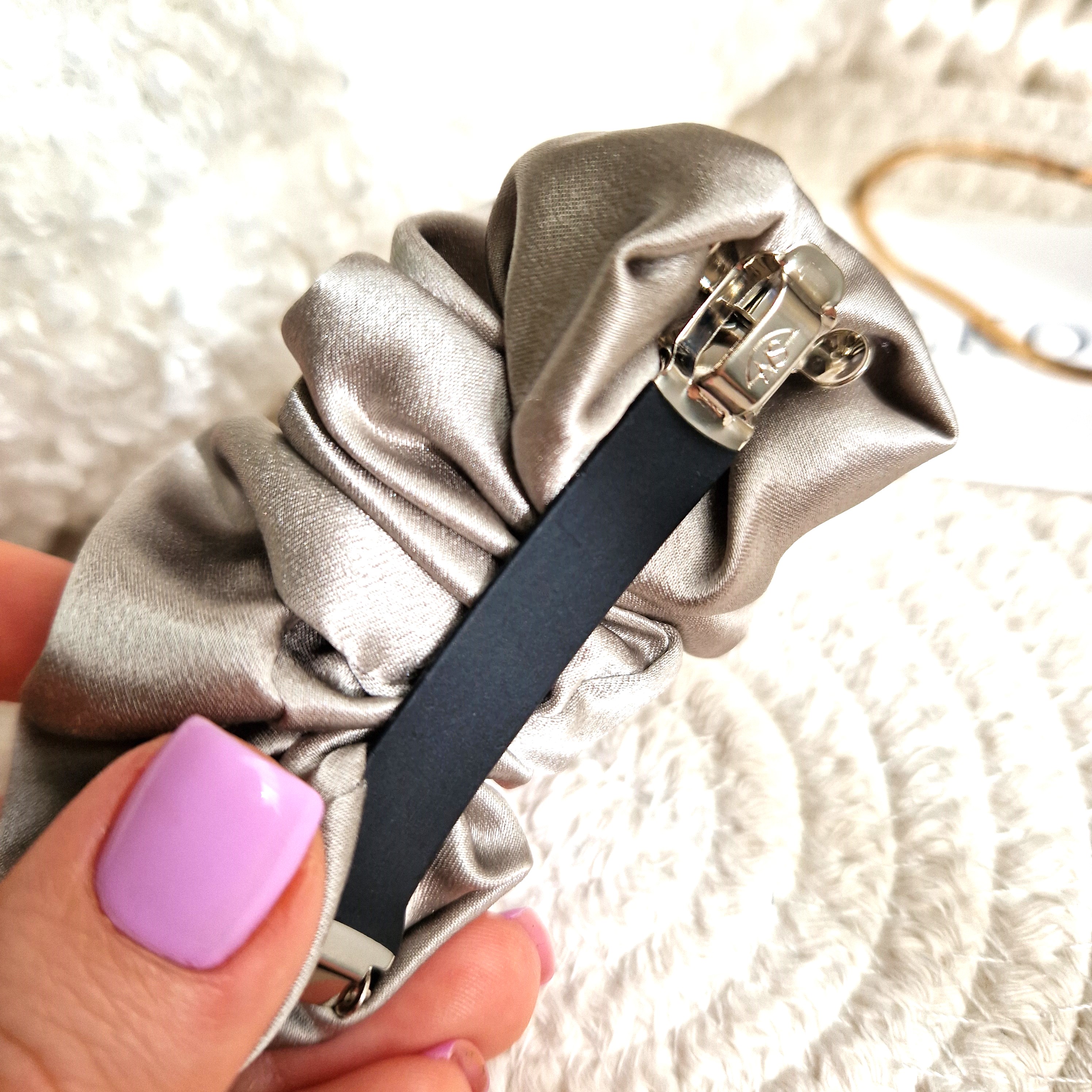 Smėlio pilkas segtukas