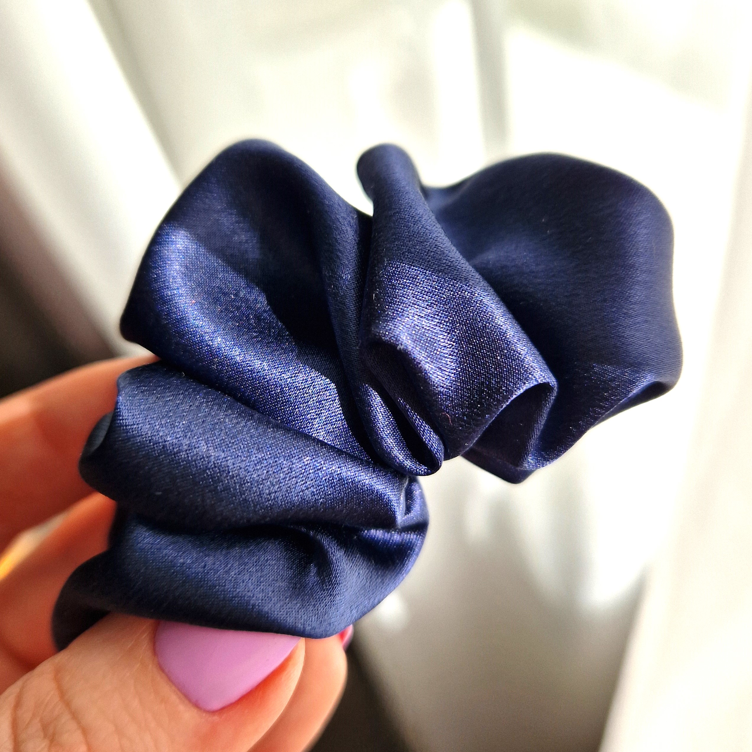 Tamsios mėlynos segtukas