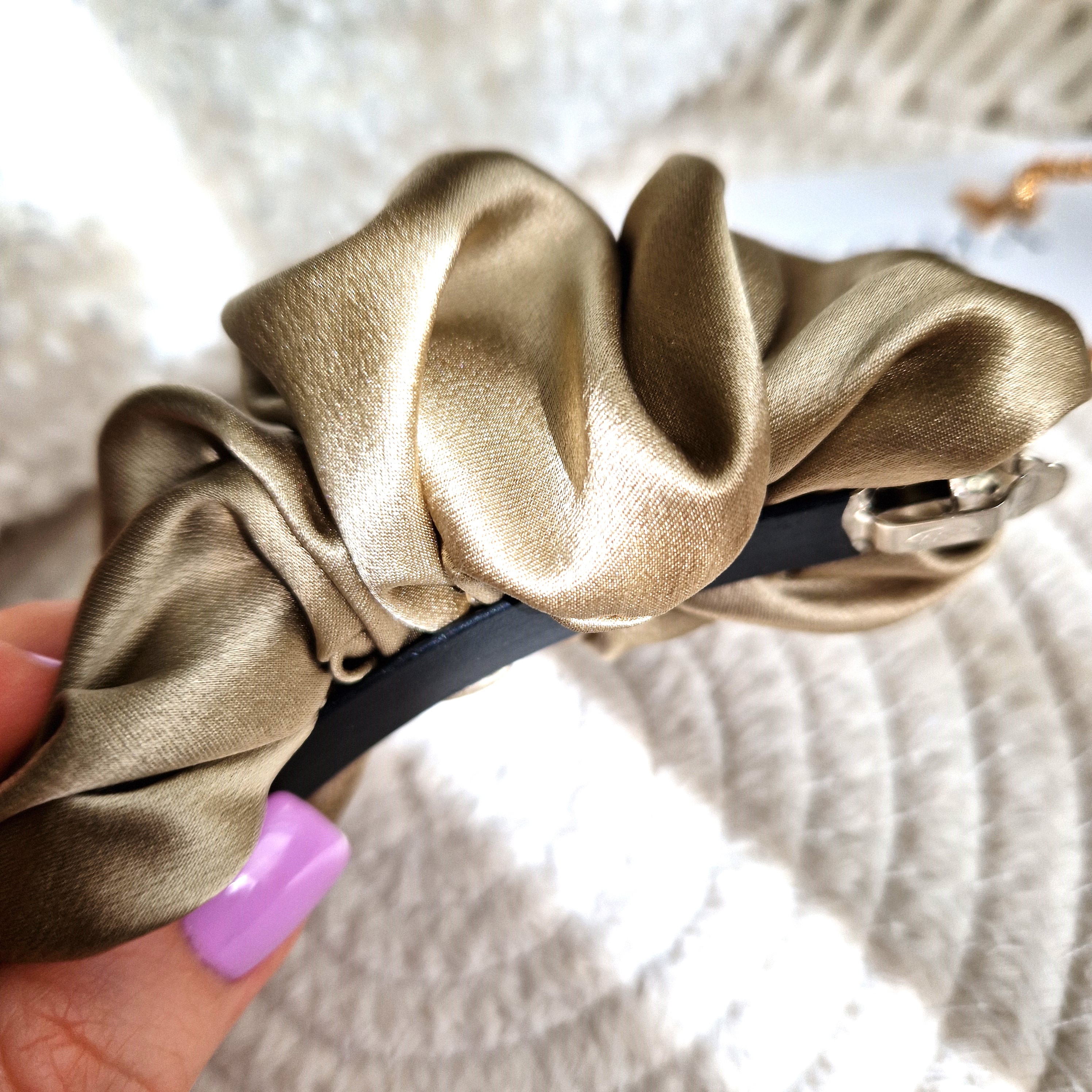 Šviesus chaki segtukas