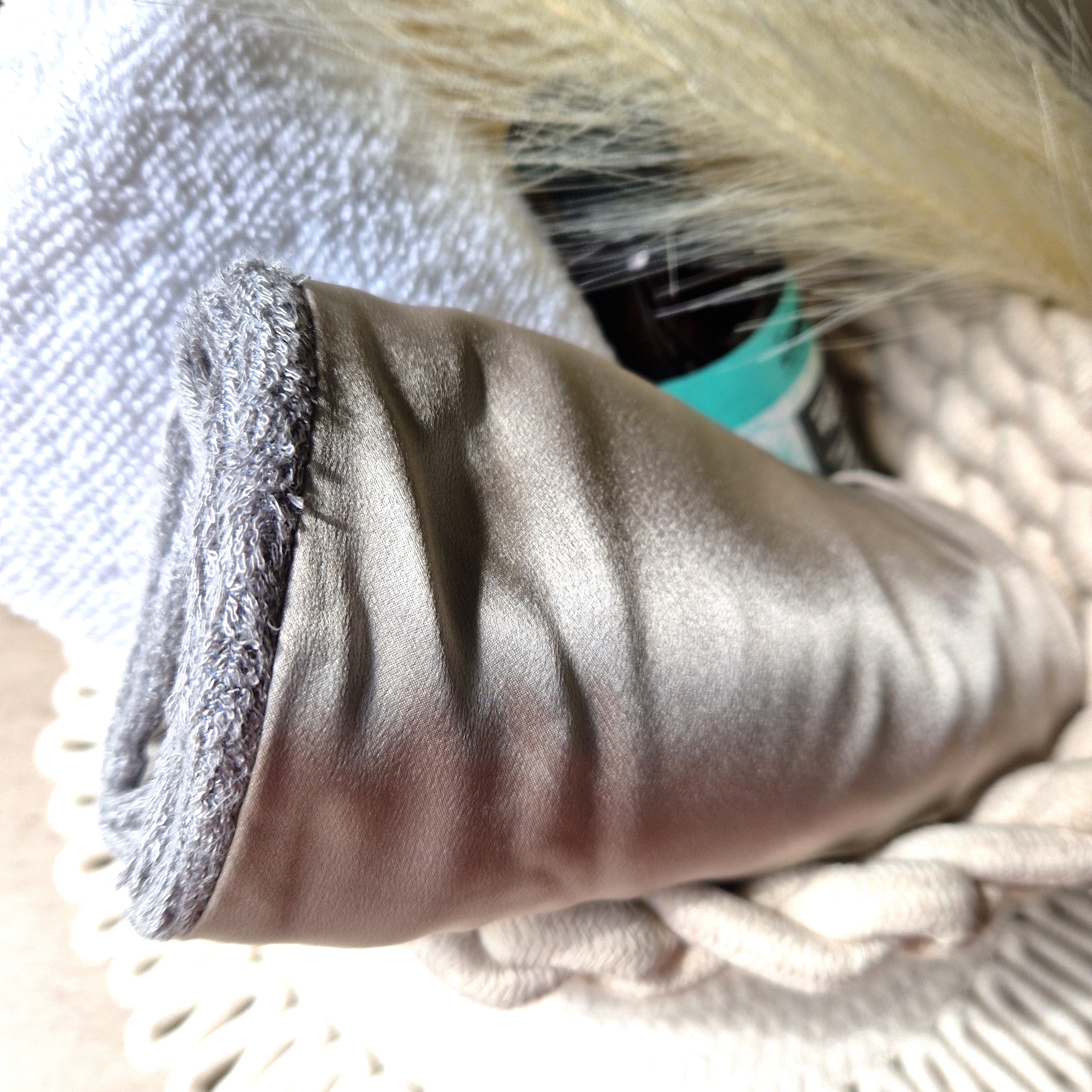 Smėlio pilkas dvipusis plaukų rankšluostis