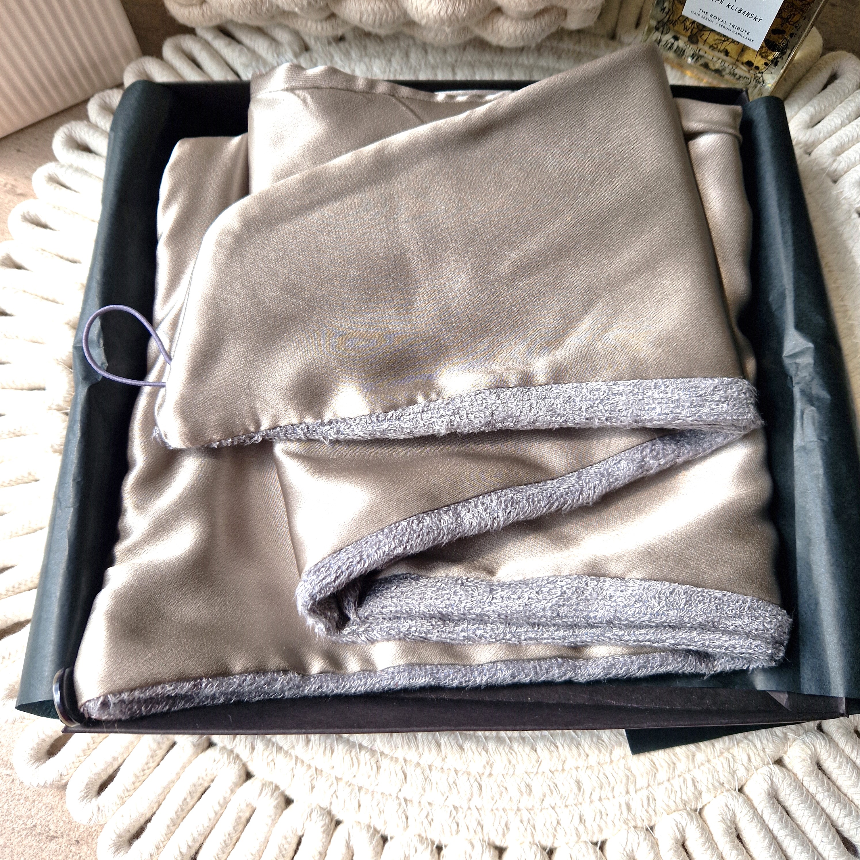 Smėlio pilkas dvipusis plaukų rankšluostis