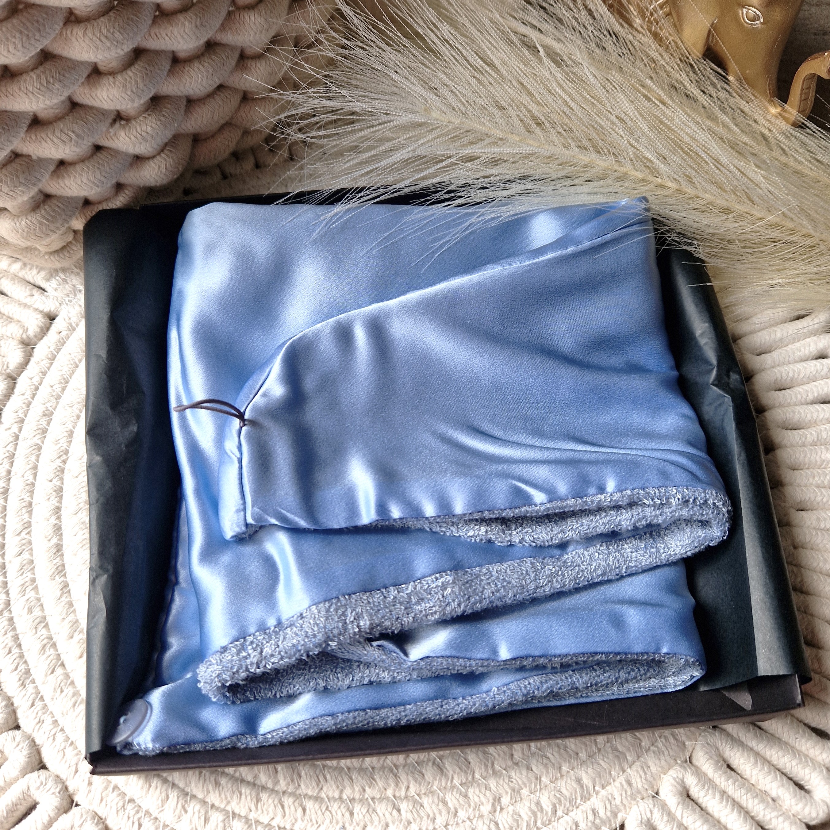 Dangaus mėlynos dvipusis plaukų rankšluostis