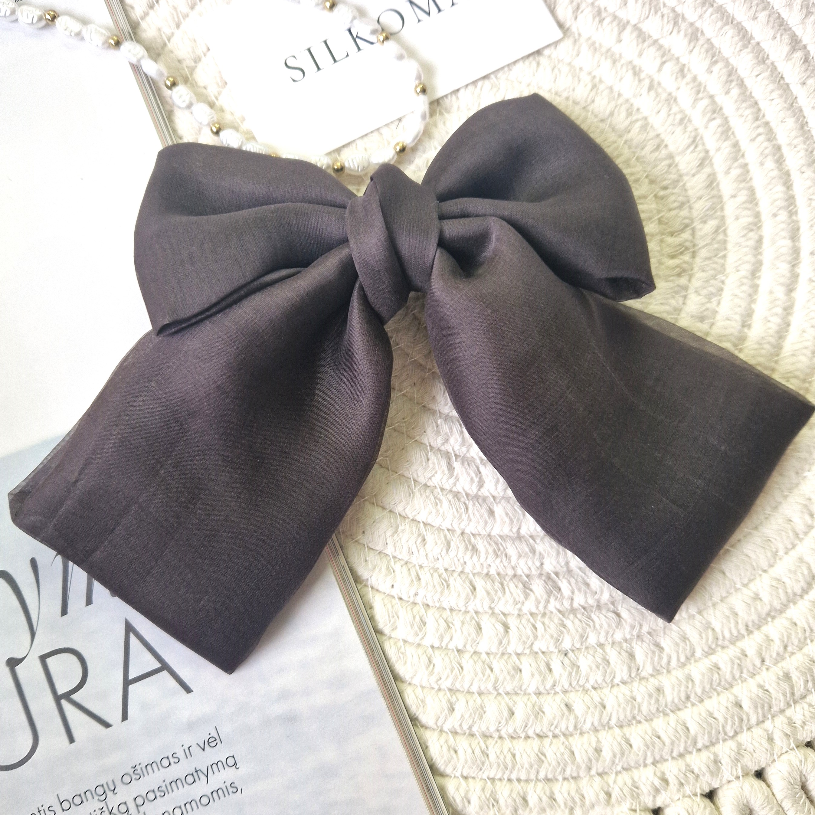 Tamsiai pilkas organzos šilko plaukų kaspinas