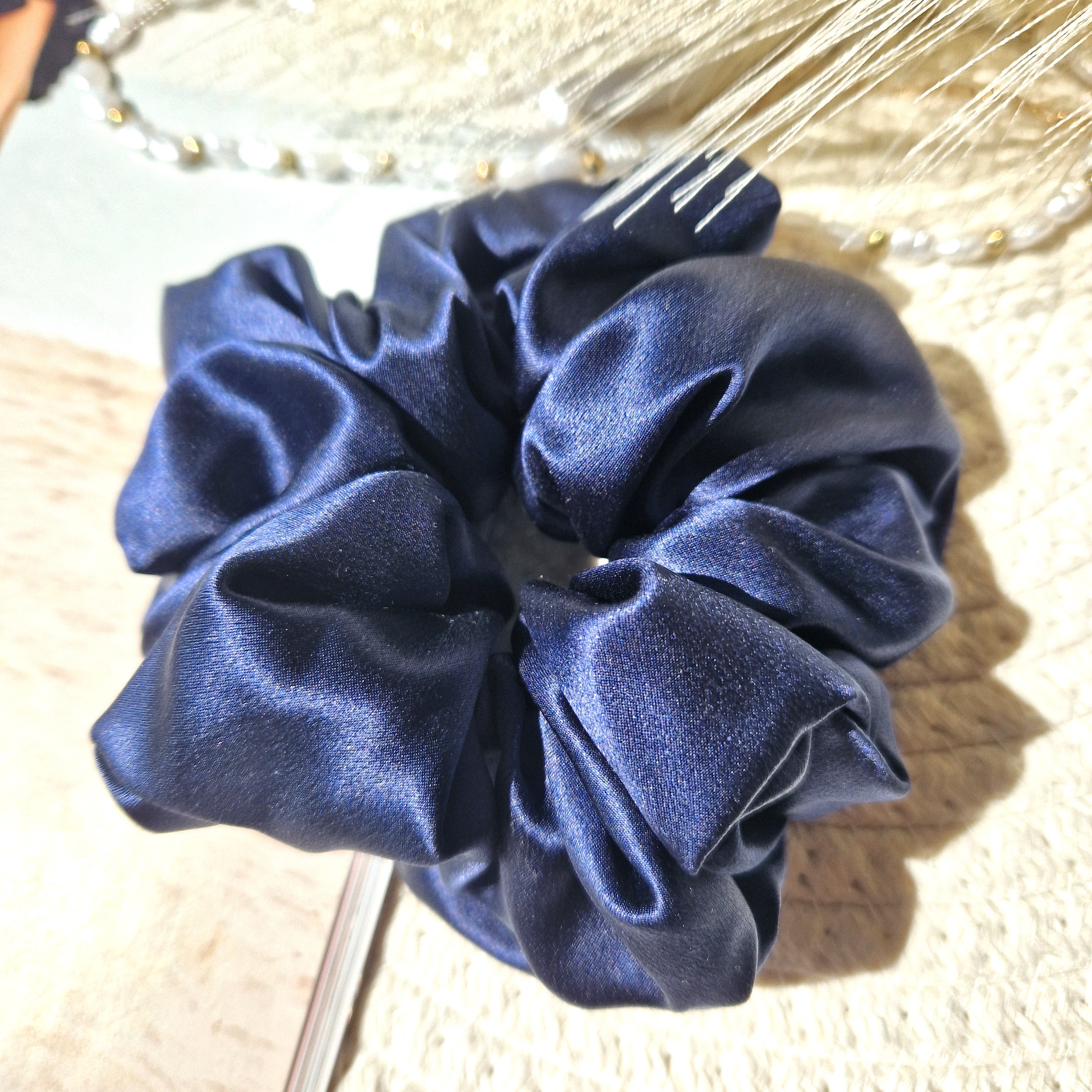 Tamsi mėlyna gumytė