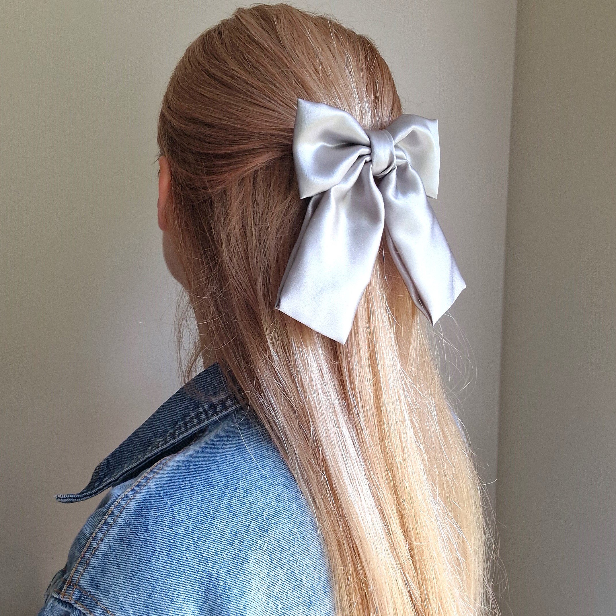 Smėlio pilkas kaspinas