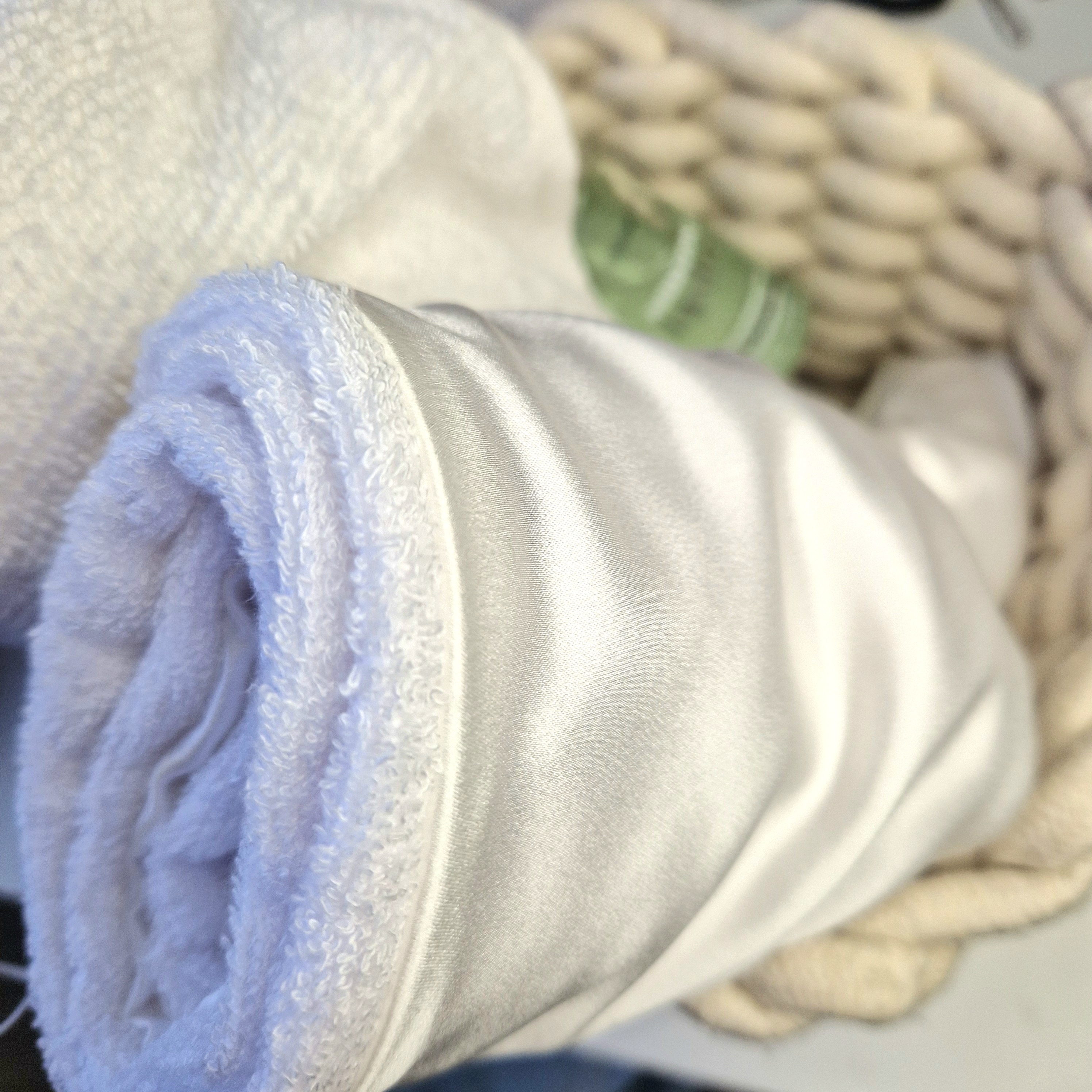 Baltas dvipusis plaukų rankšluostis