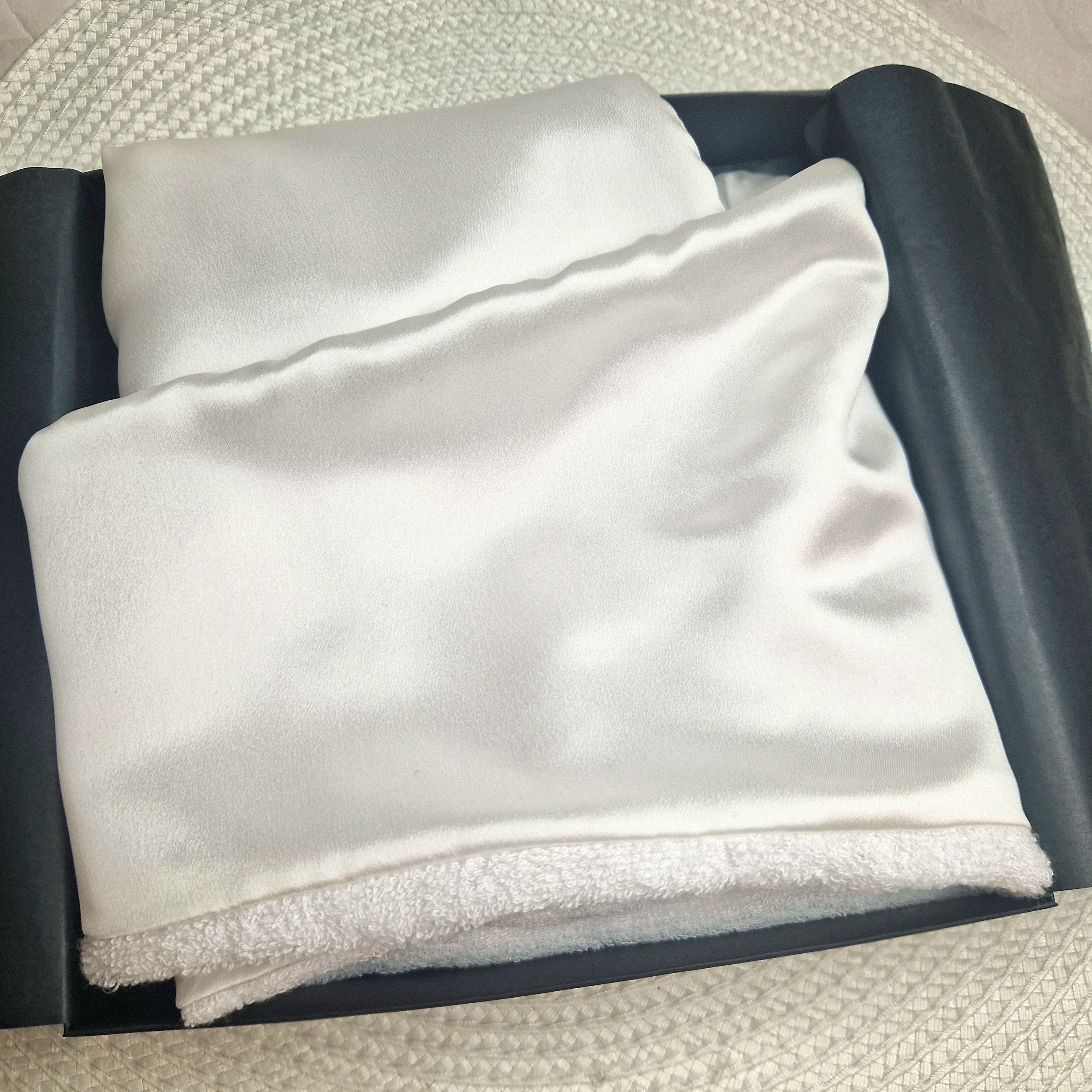 Baltas dvipusis plaukų rankšluostis