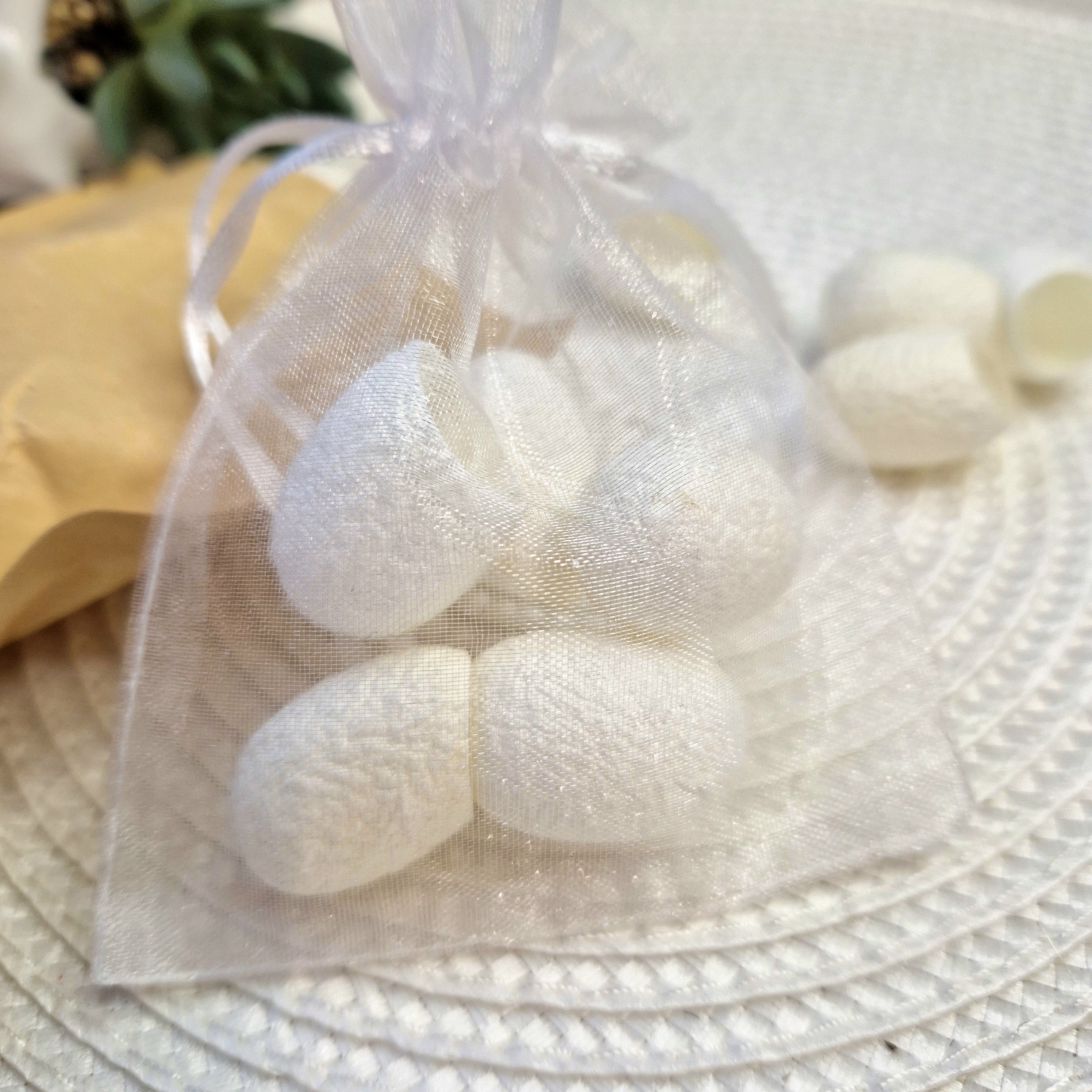 Šilko kokonai veido pilingui