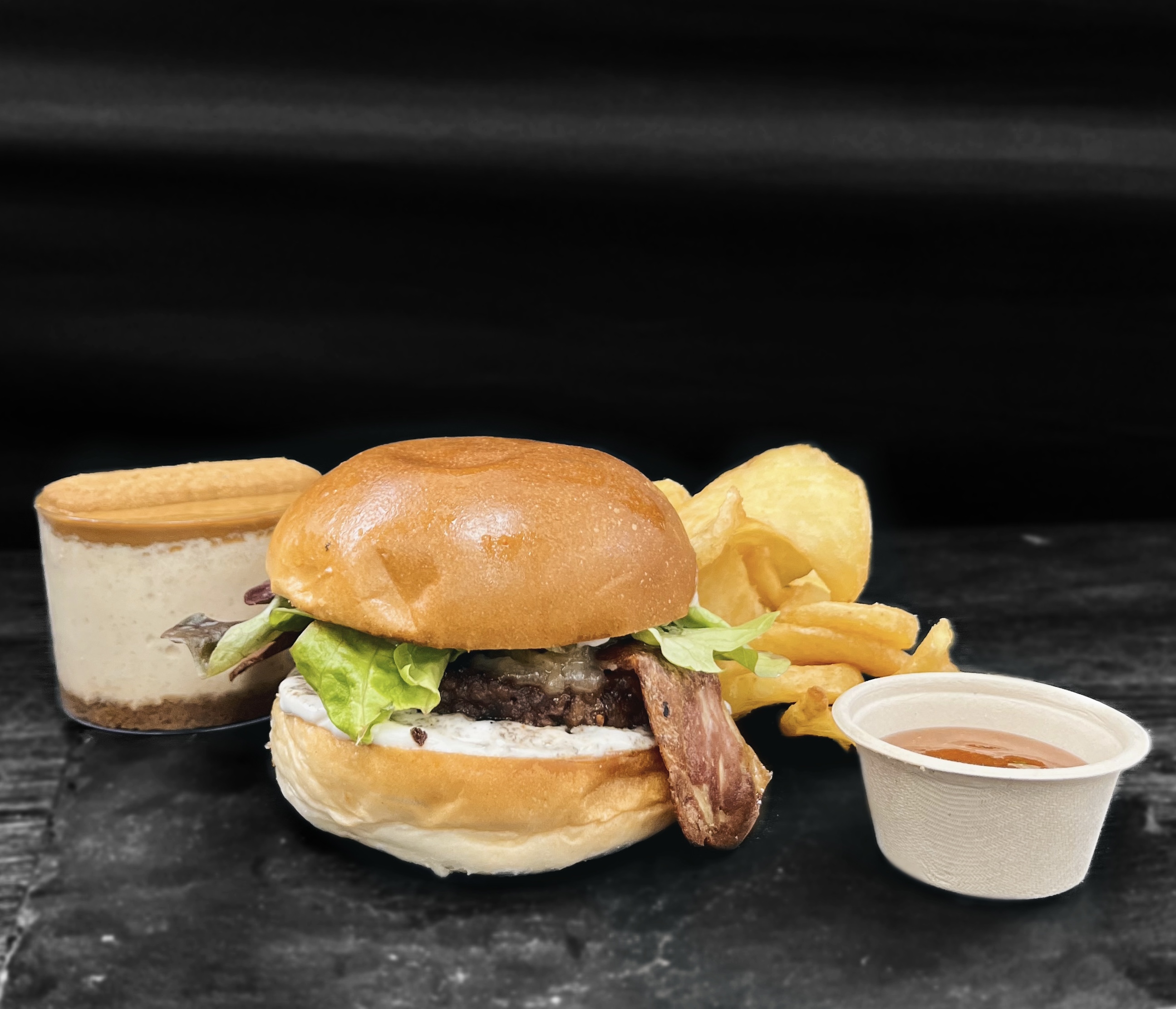 Burger a escoger+patatas+postres