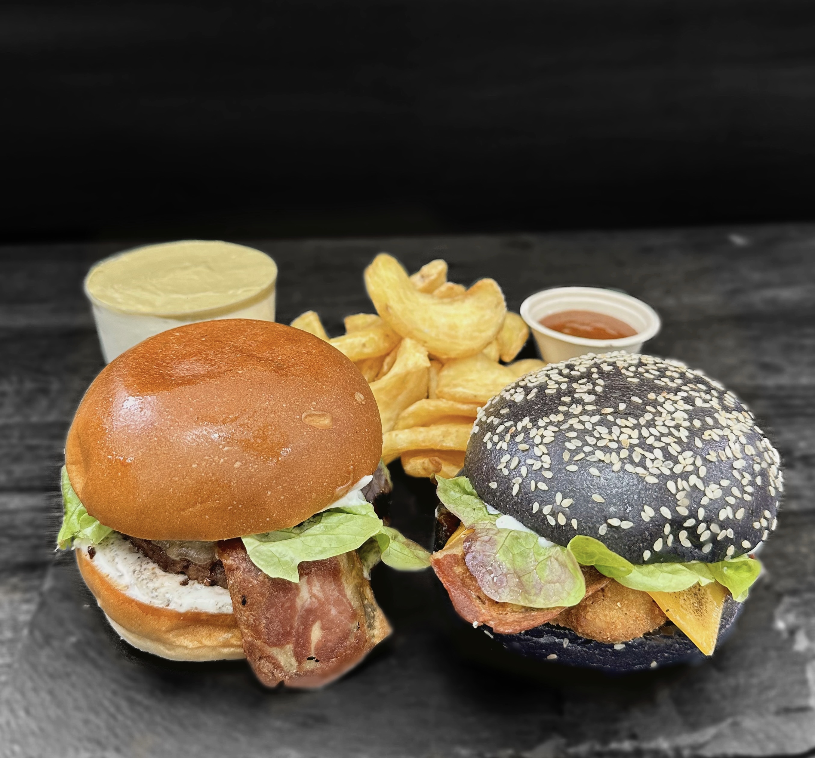 2 Burger a escoger+ 1 ración de patatas+ 1 postre
