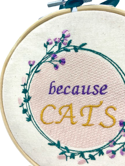 Pussolini™borduurkunst: Because Cats (paars)