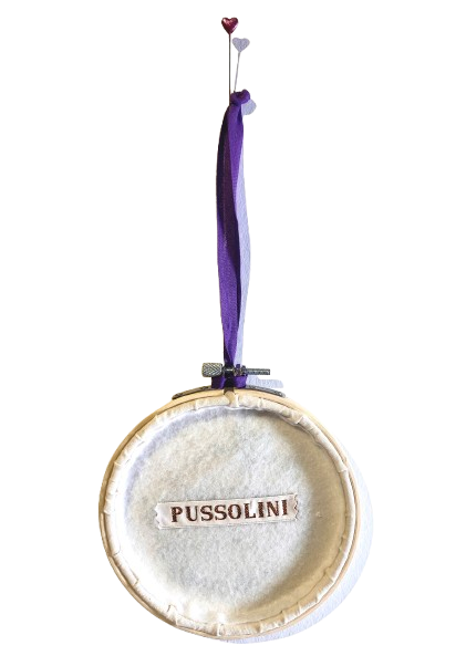 Pussolini™ borduurkunst: "because Cats (paars/goud)