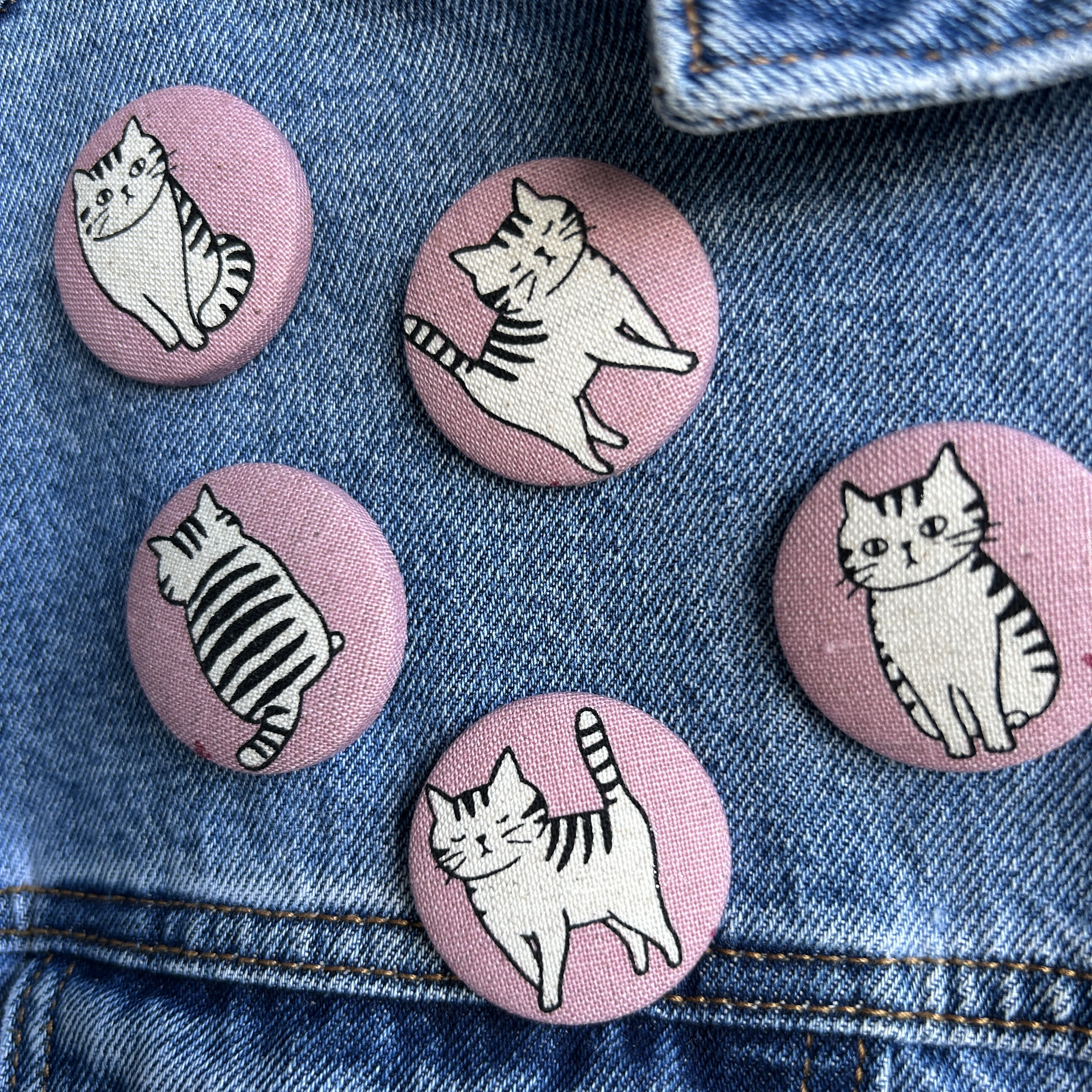 Pussolini™ fabric pin