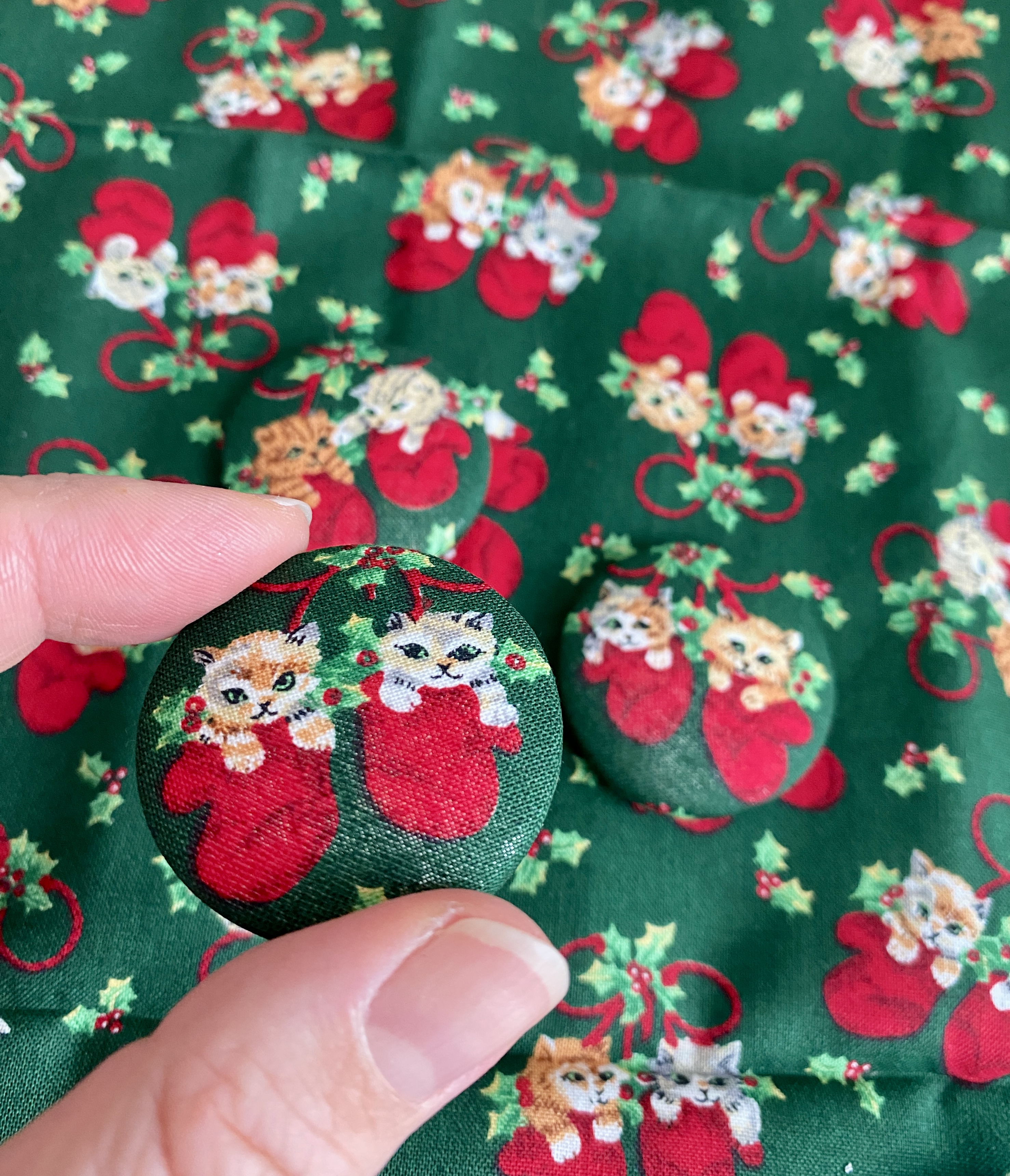 Pussolini ™ fabric Christmas pin