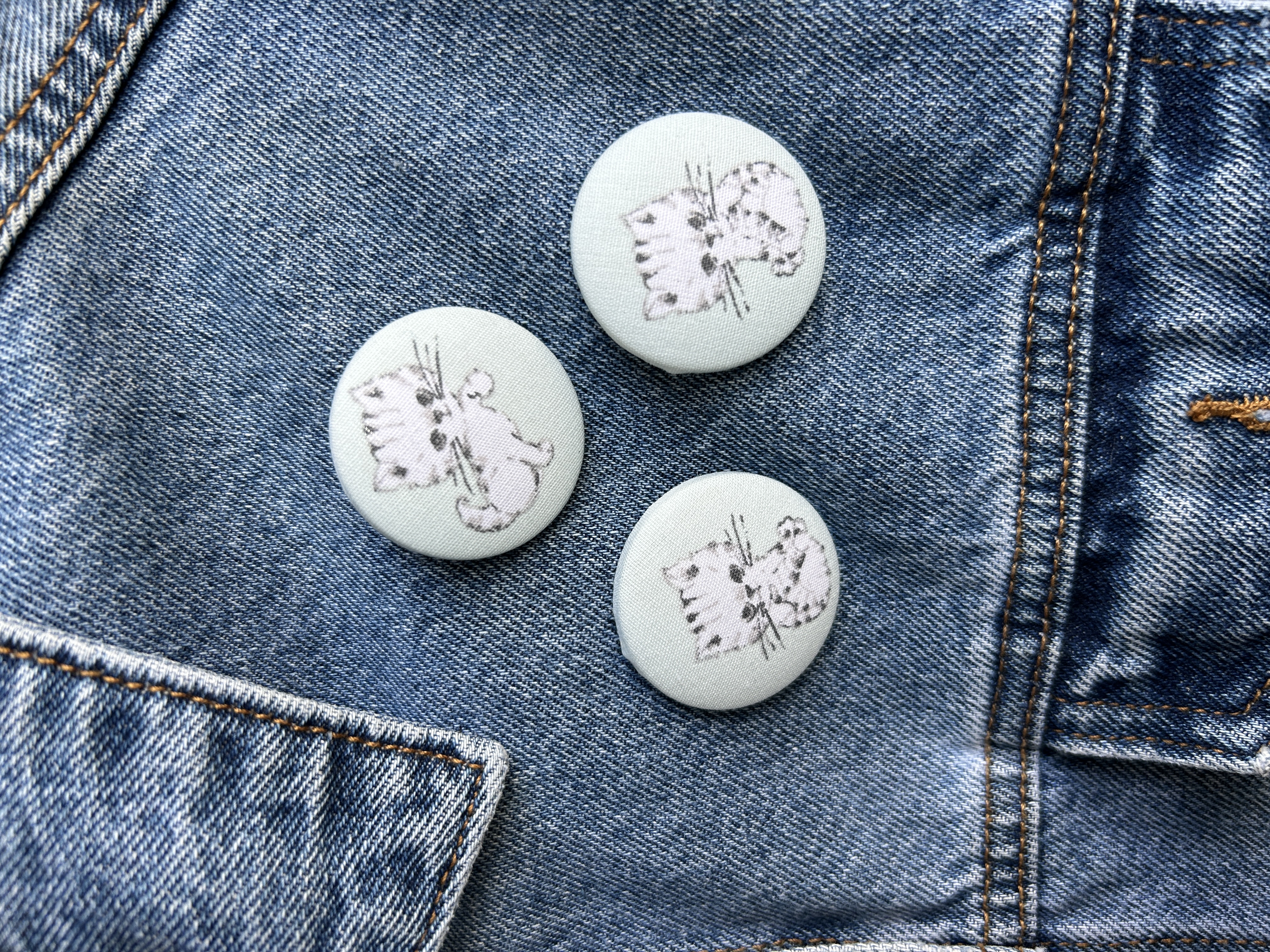 Pussolini™ fabric pin