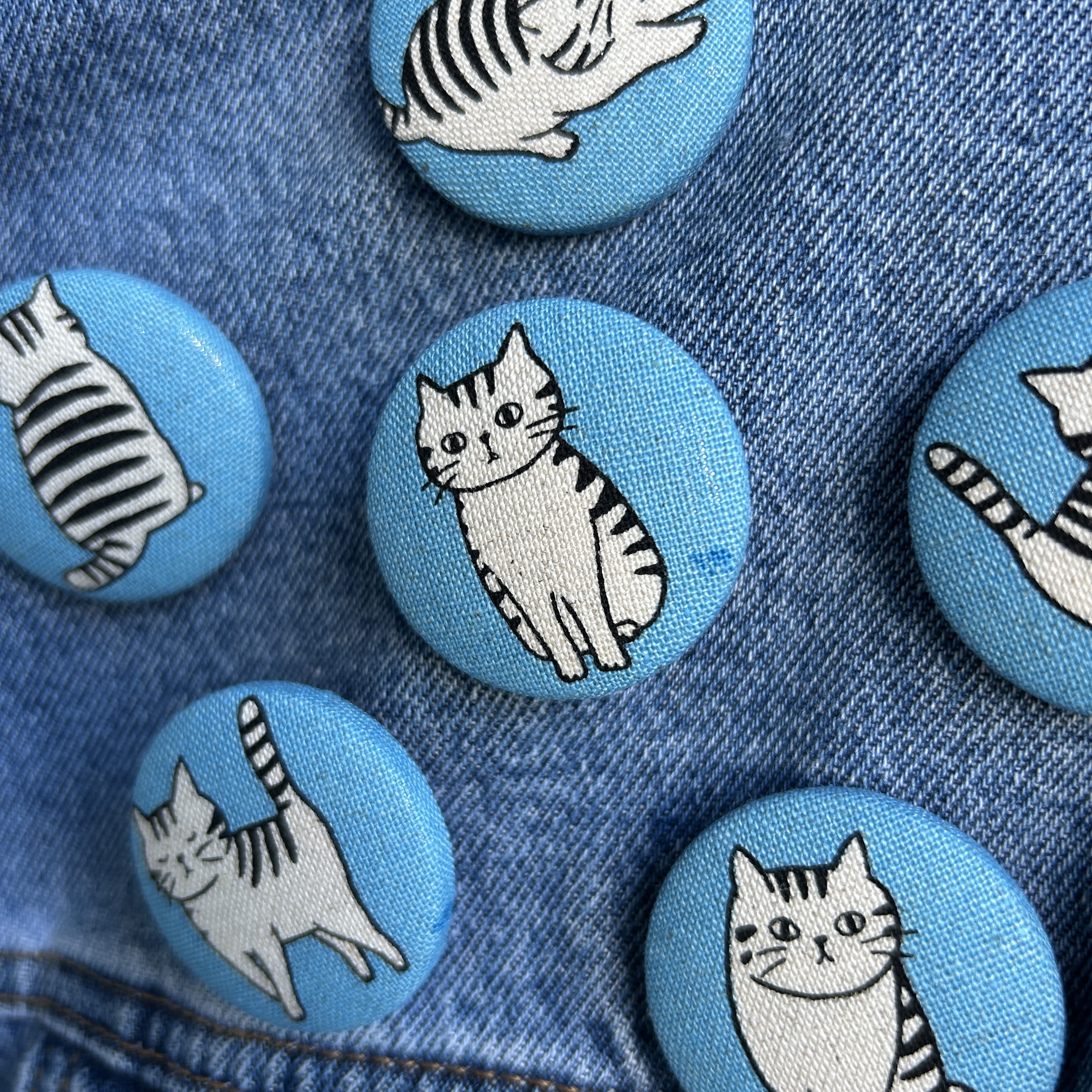 Pussolini™ fabric pin