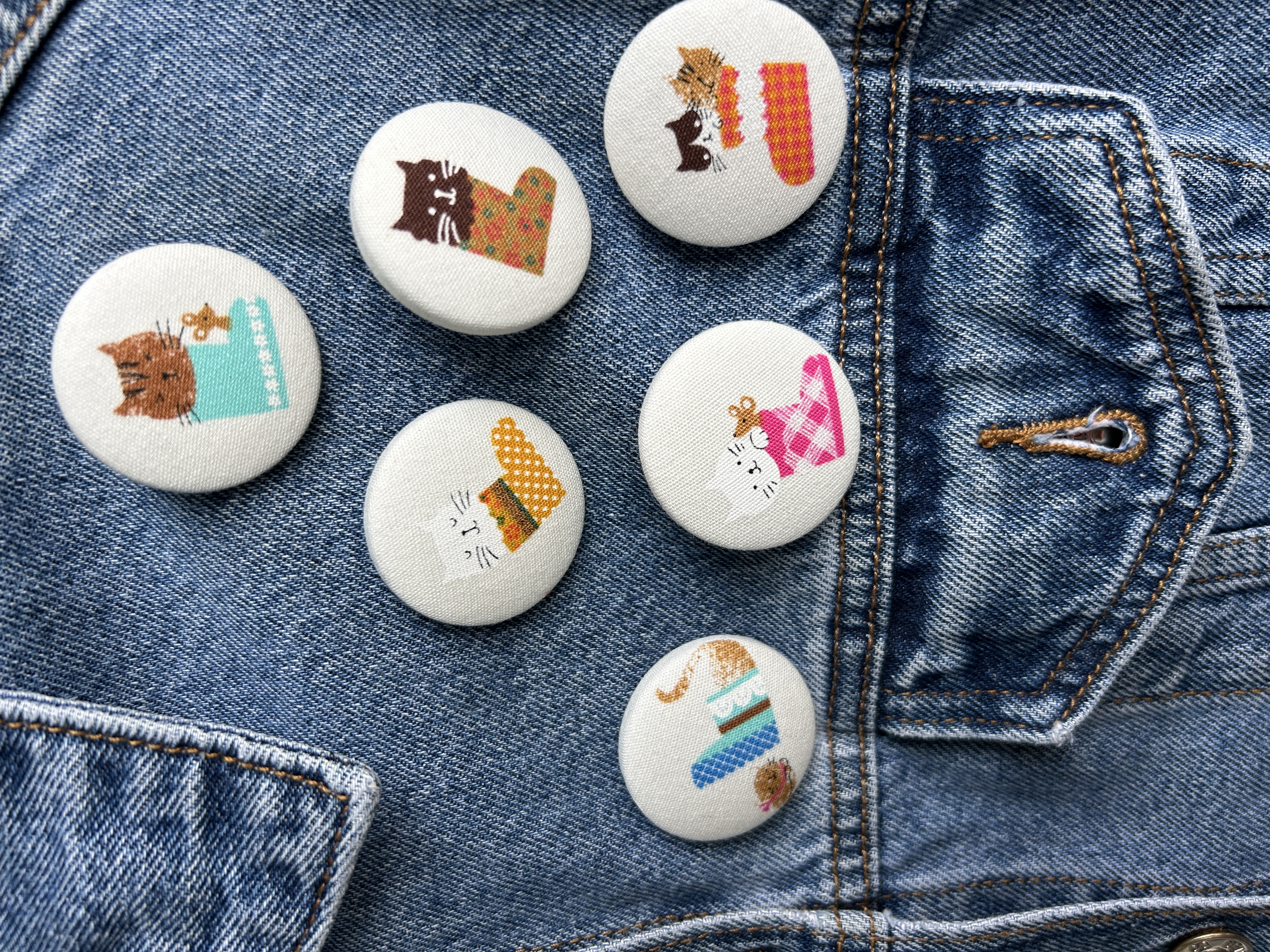 Pussolini™ fabric pin 