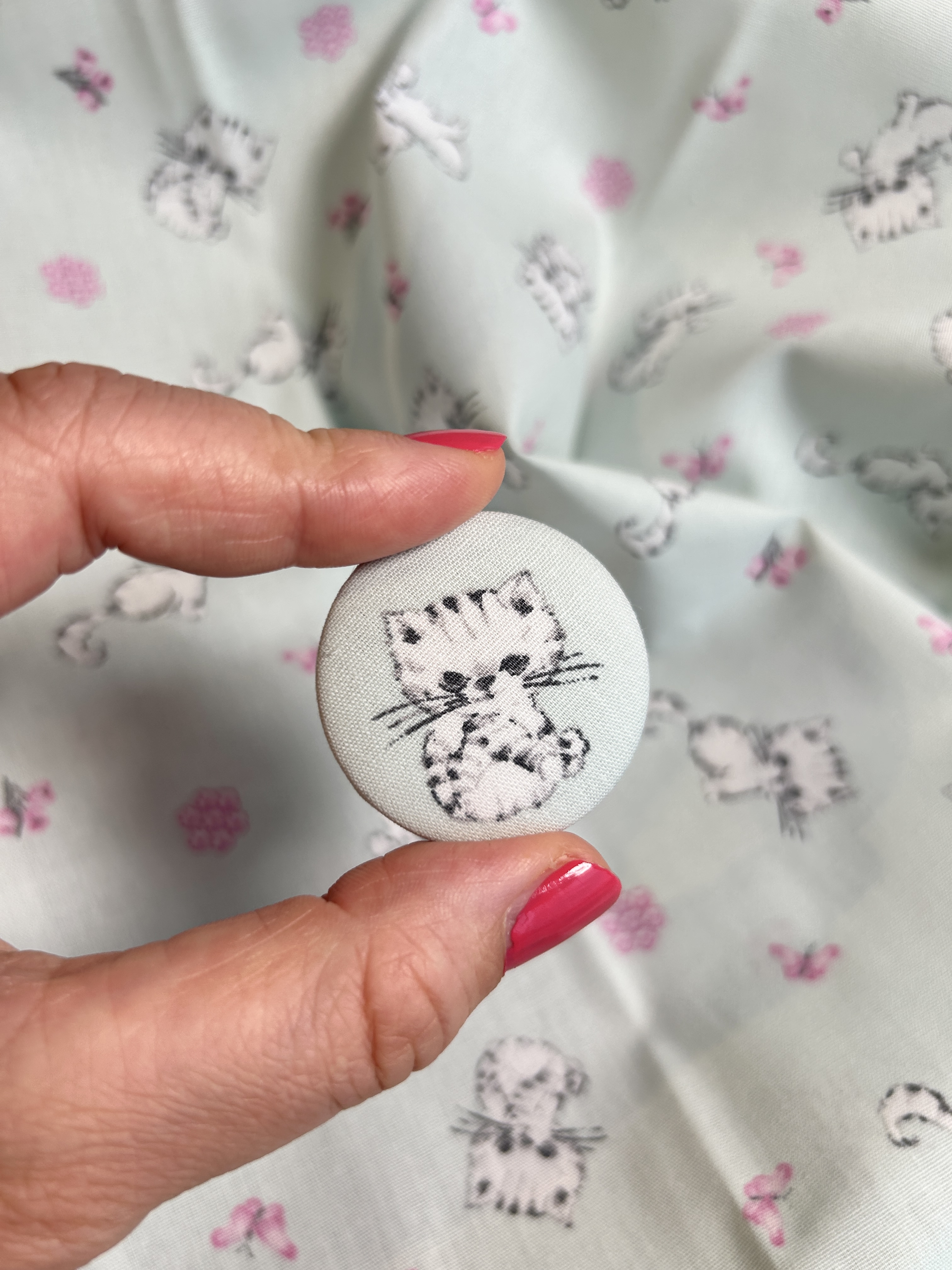Pussolini™ fabric pin 
