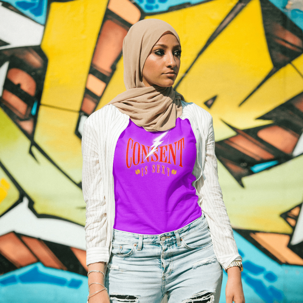 Graphic lightning t-shirt "consent is sexy"