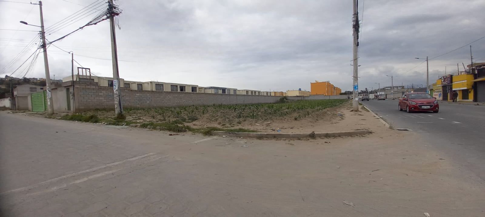 Importante Terreno Comercial de 1.787,22 m², en Calderón.