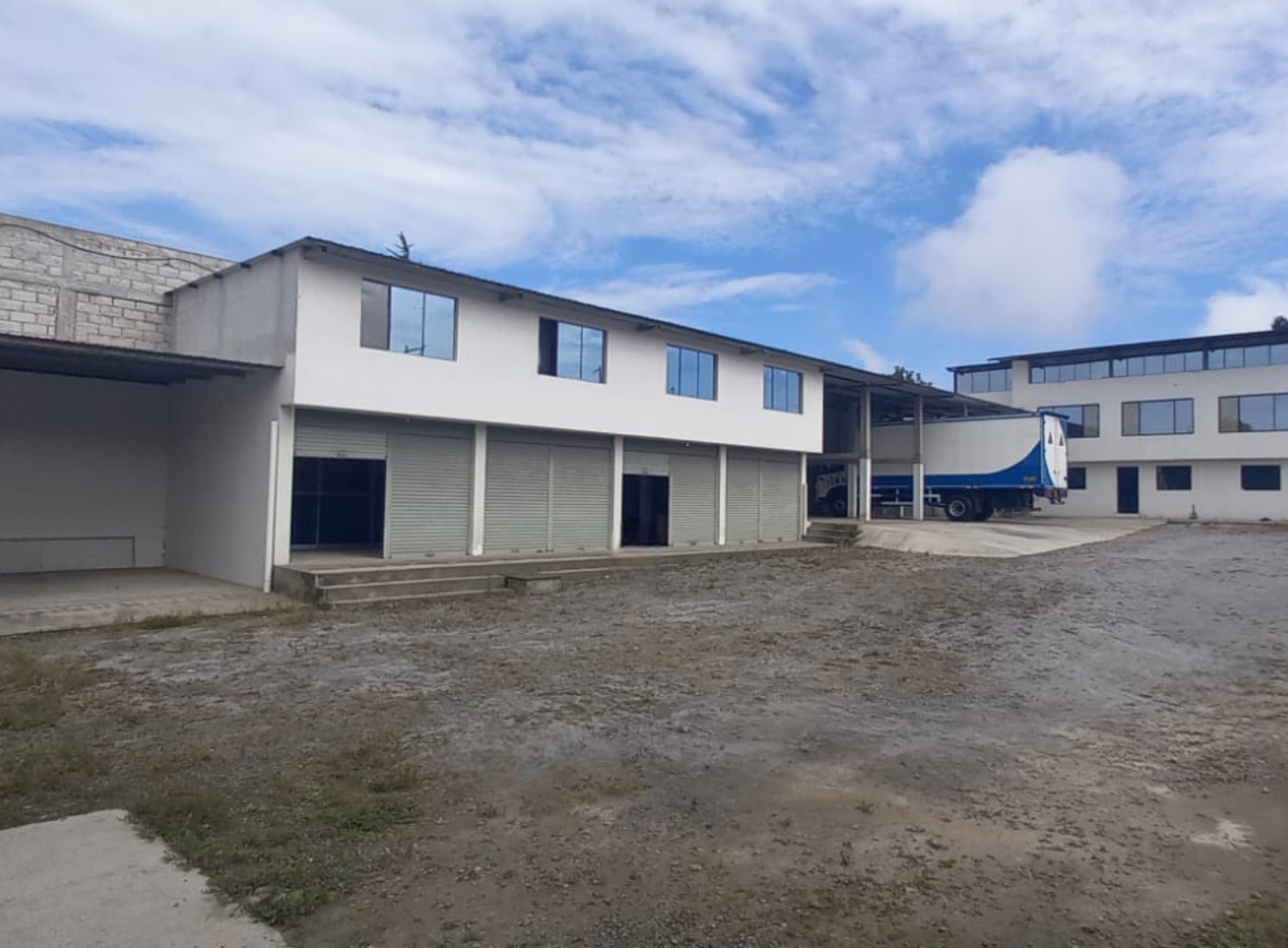 ¡De Oportunidad! Propiedad con oficinas y bodegas 646 m2, ideal para Fábricas, Talleres, Empresa o Proyectos Educativos 🏢